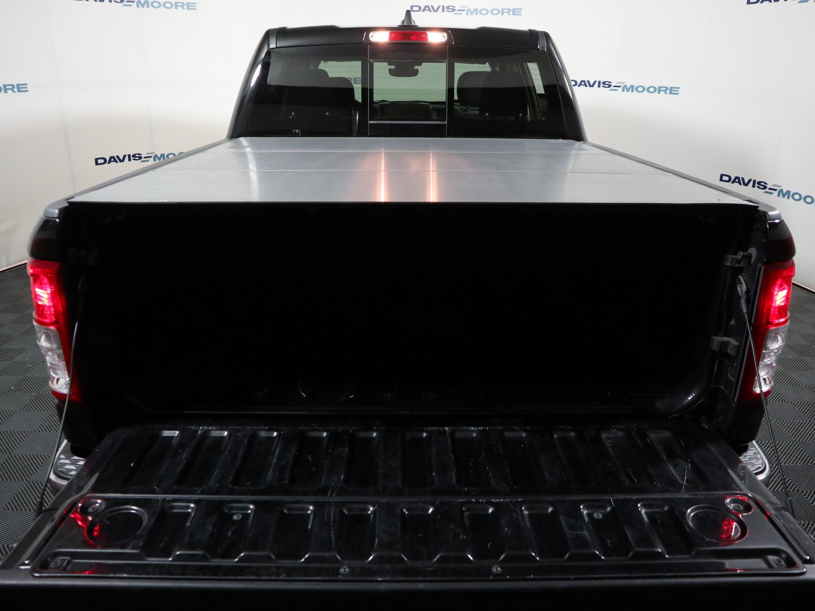2020 RAM 1500 Big Horn Crew Cab 4x4 5'7" Box