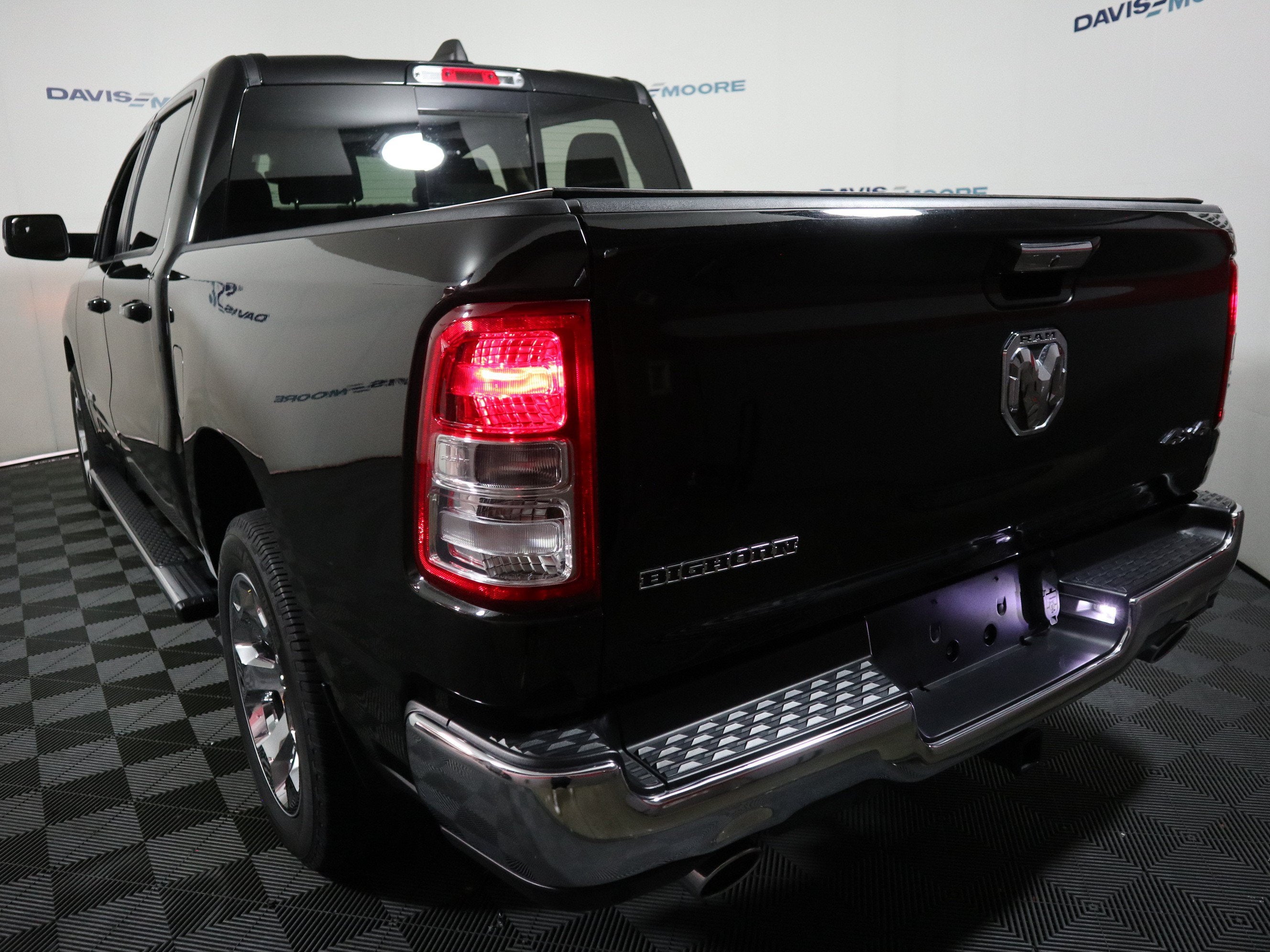 2020 RAM 1500 Big Horn Crew Cab 4x4 5'7" Box