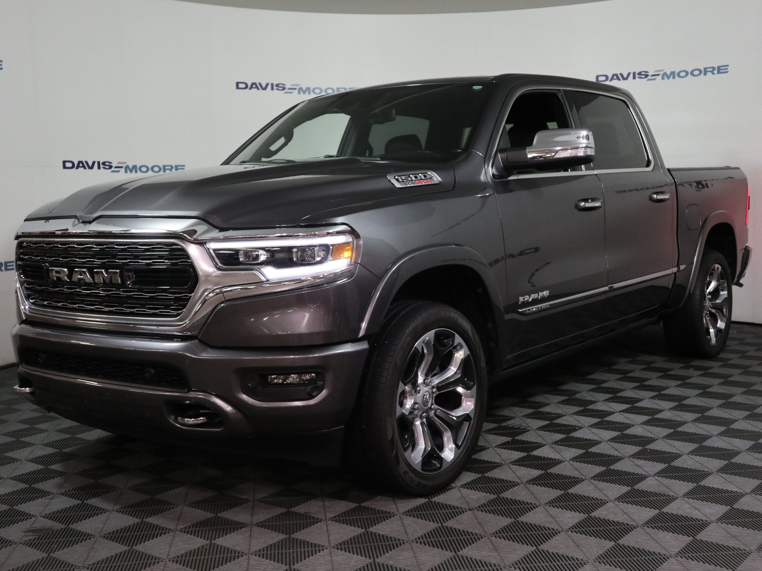 2022 RAM 1500 Limited Crew Cab 4x4 5'7" Box