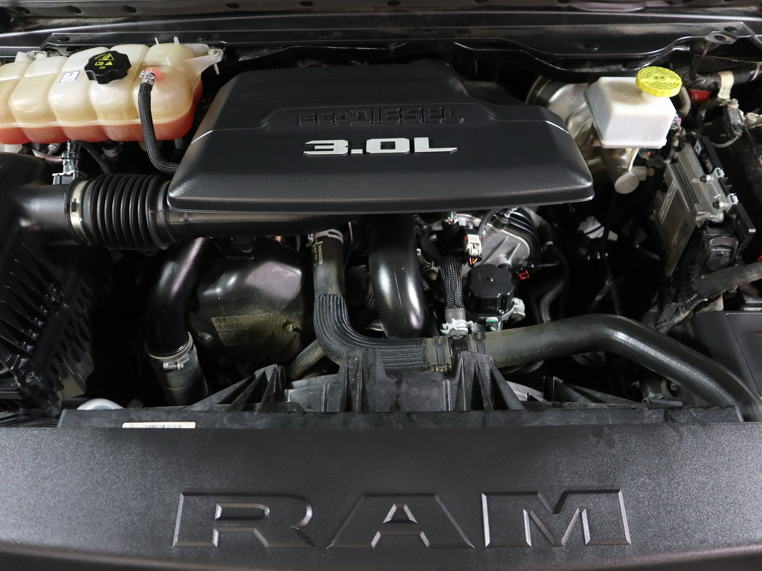 2022 RAM 1500 Limited Crew Cab 4x4 5'7" Box