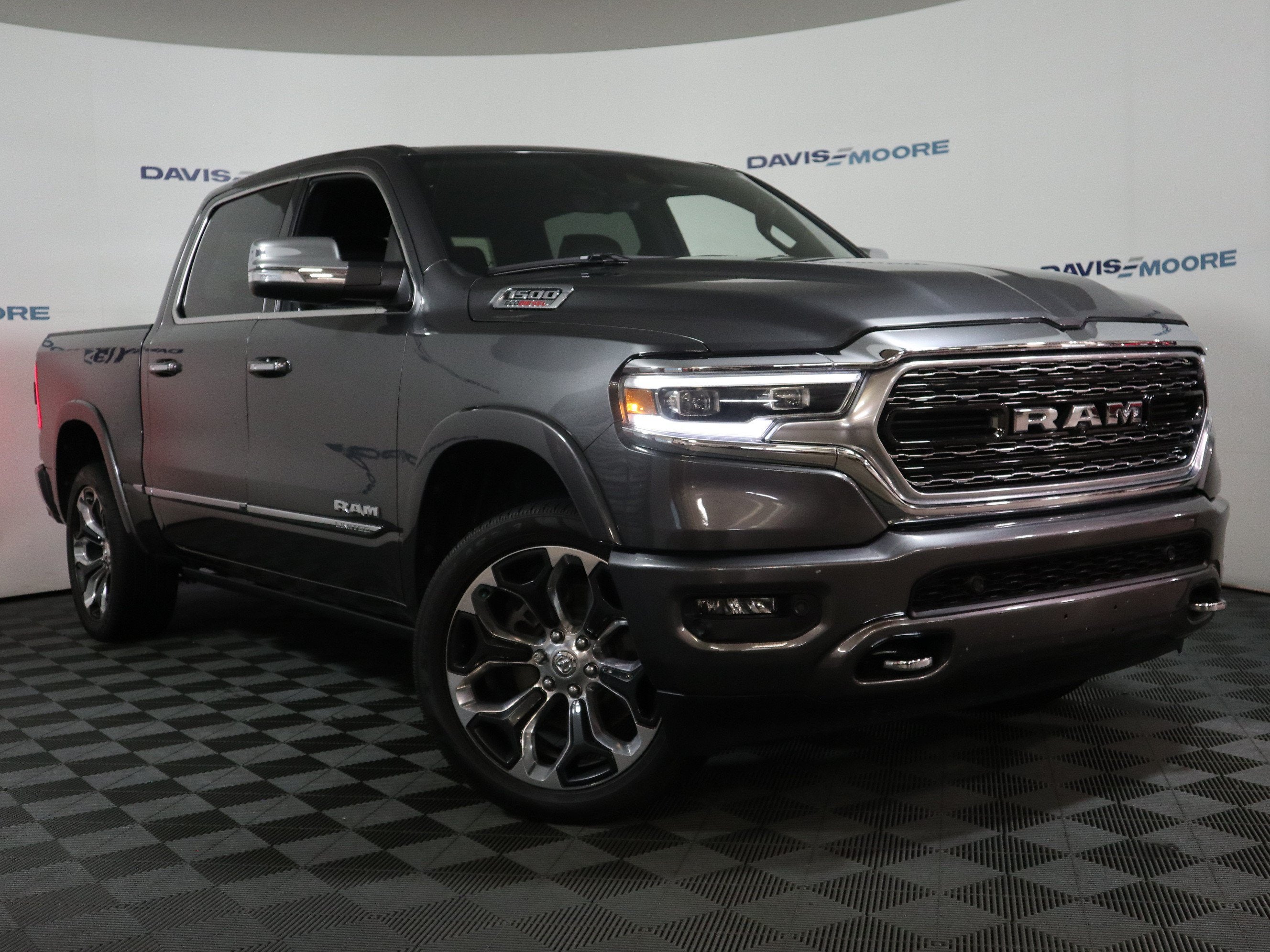 2022 RAM 1500 Limited Crew Cab 4x4 5'7" Box