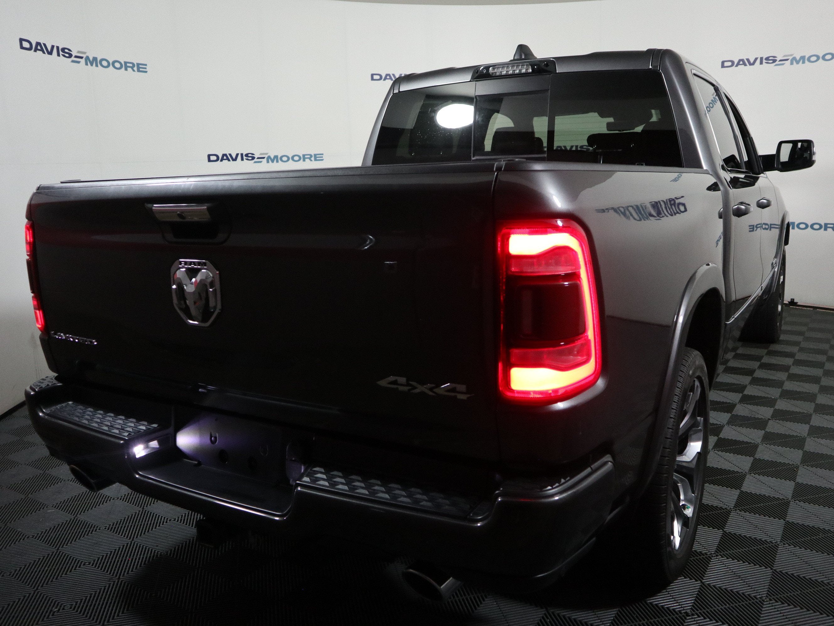 2022 RAM 1500 Limited Crew Cab 4x4 5'7" Box