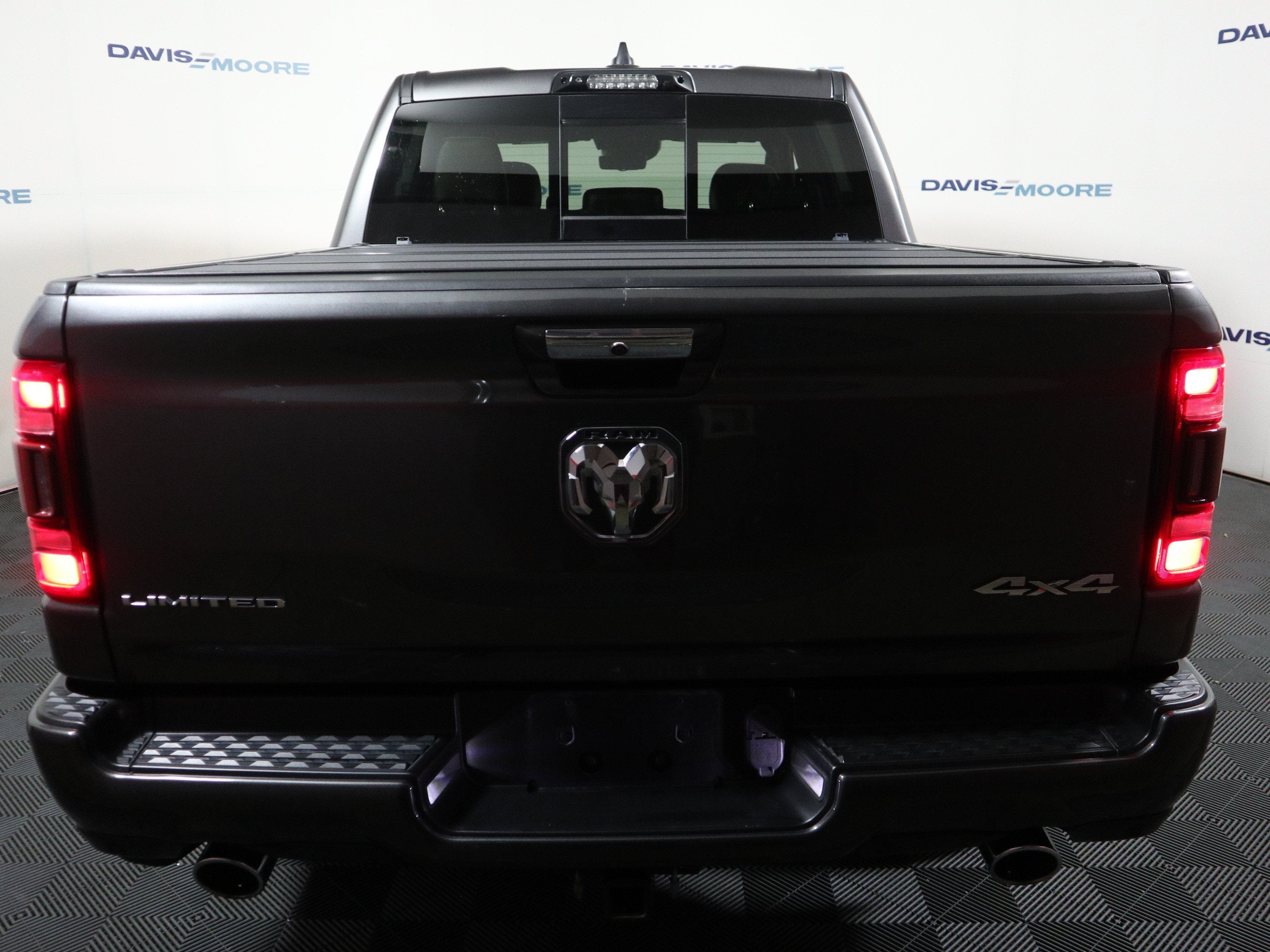 2022 RAM 1500 Limited Crew Cab 4x4 5'7" Box