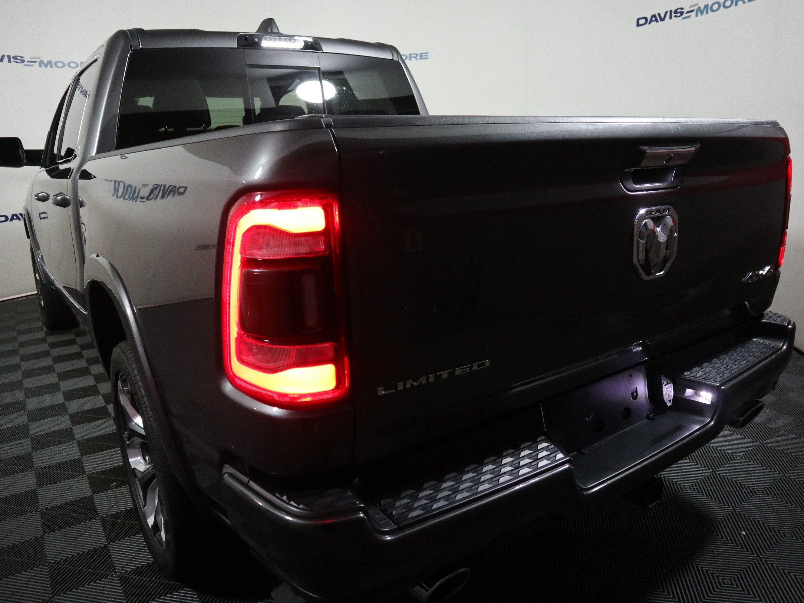 2022 RAM 1500 Limited Crew Cab 4x4 5'7" Box