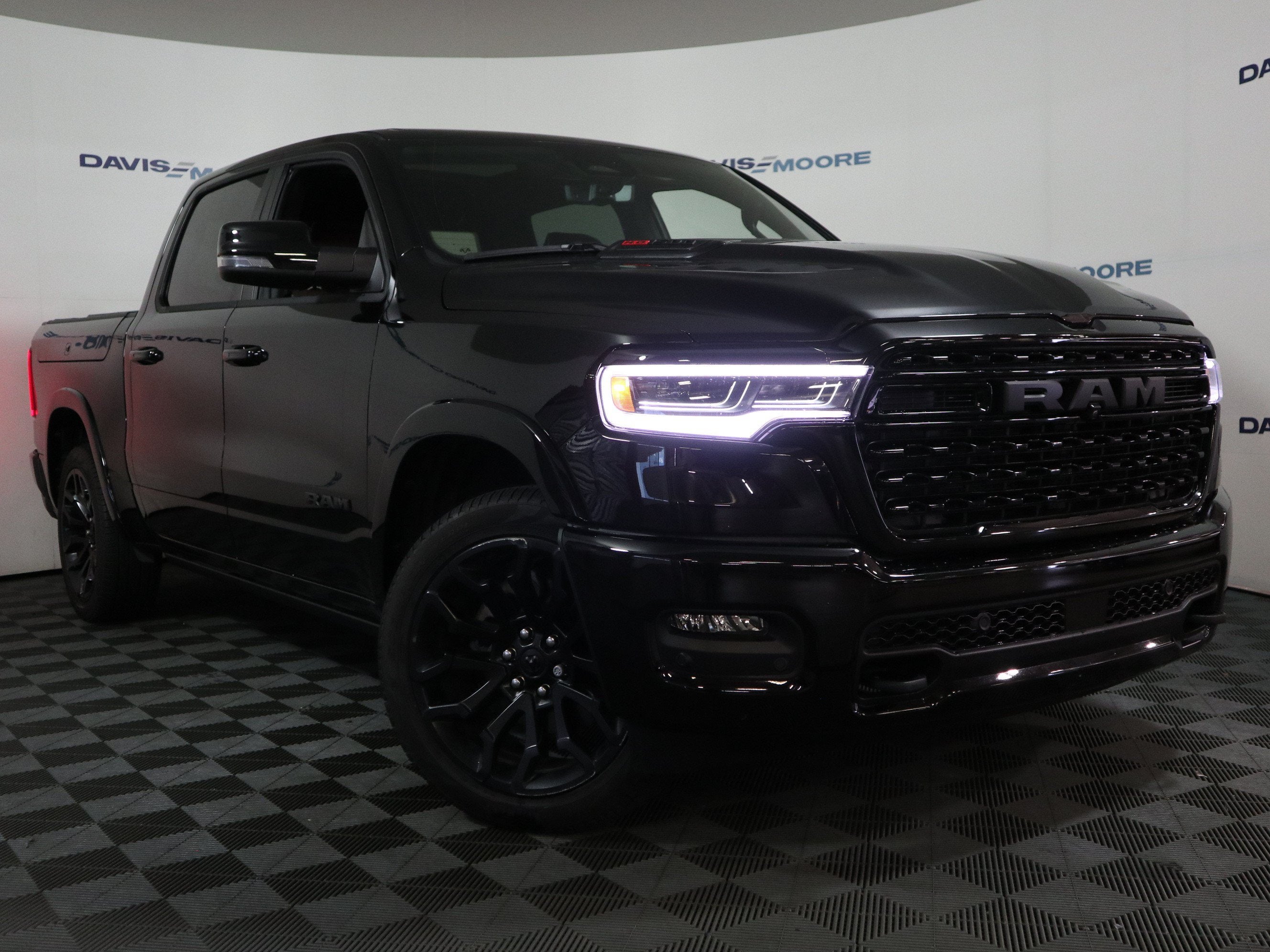 2026 RAM 1500 Limited Crew Cab 4x4 5'7" Box