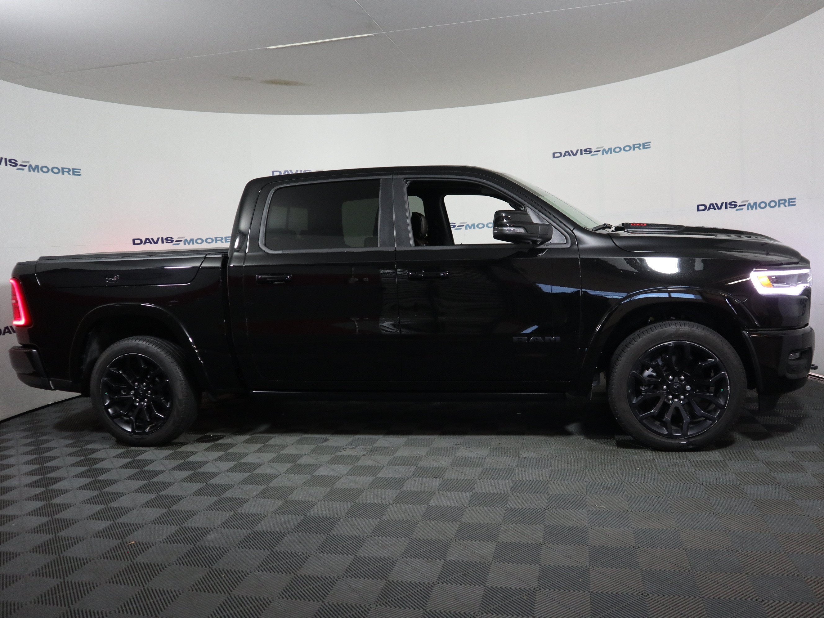 2026 RAM 1500 Limited Crew Cab 4x4 5'7" Box