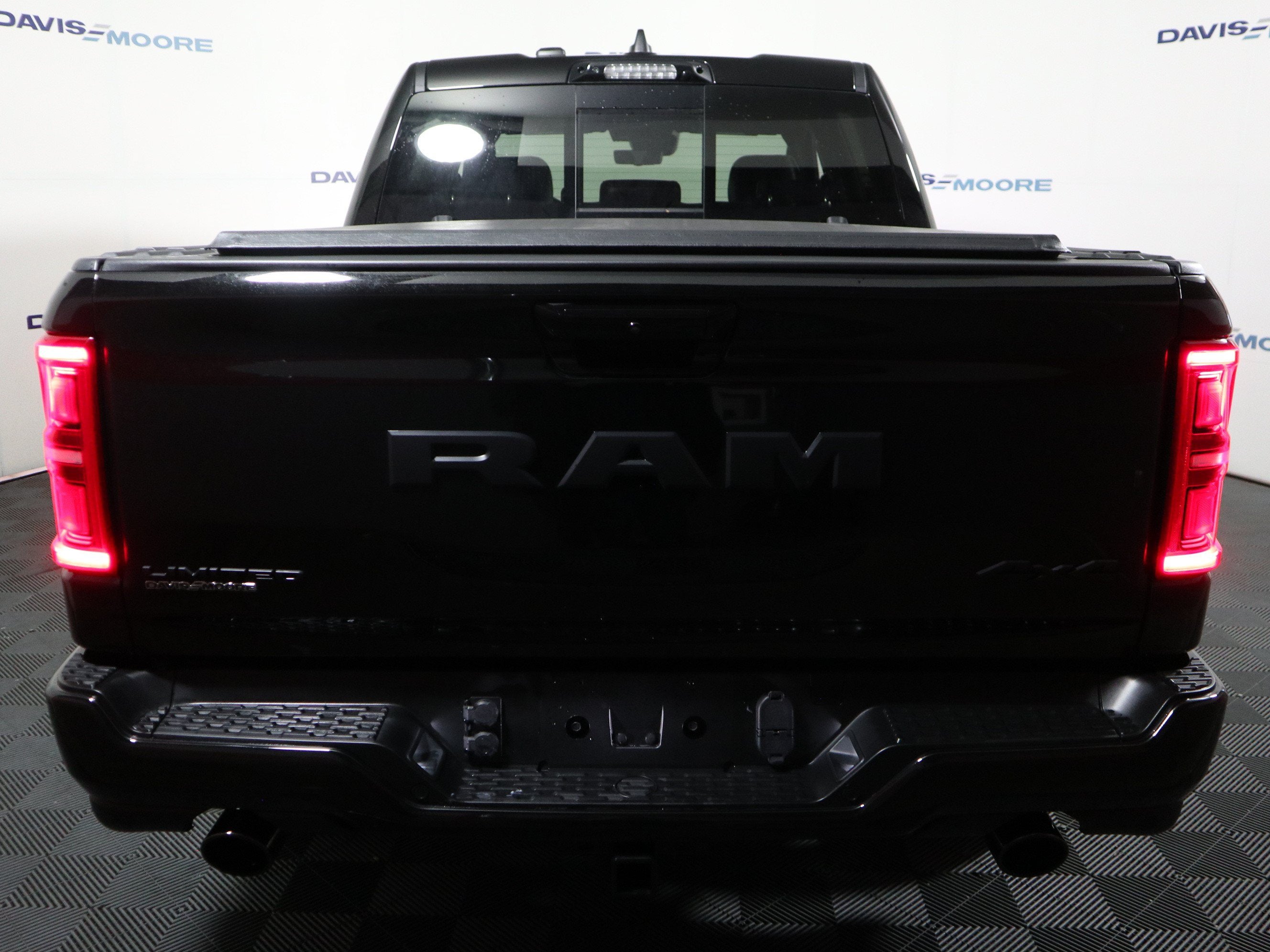 2026 RAM 1500 Limited Crew Cab 4x4 5'7" Box