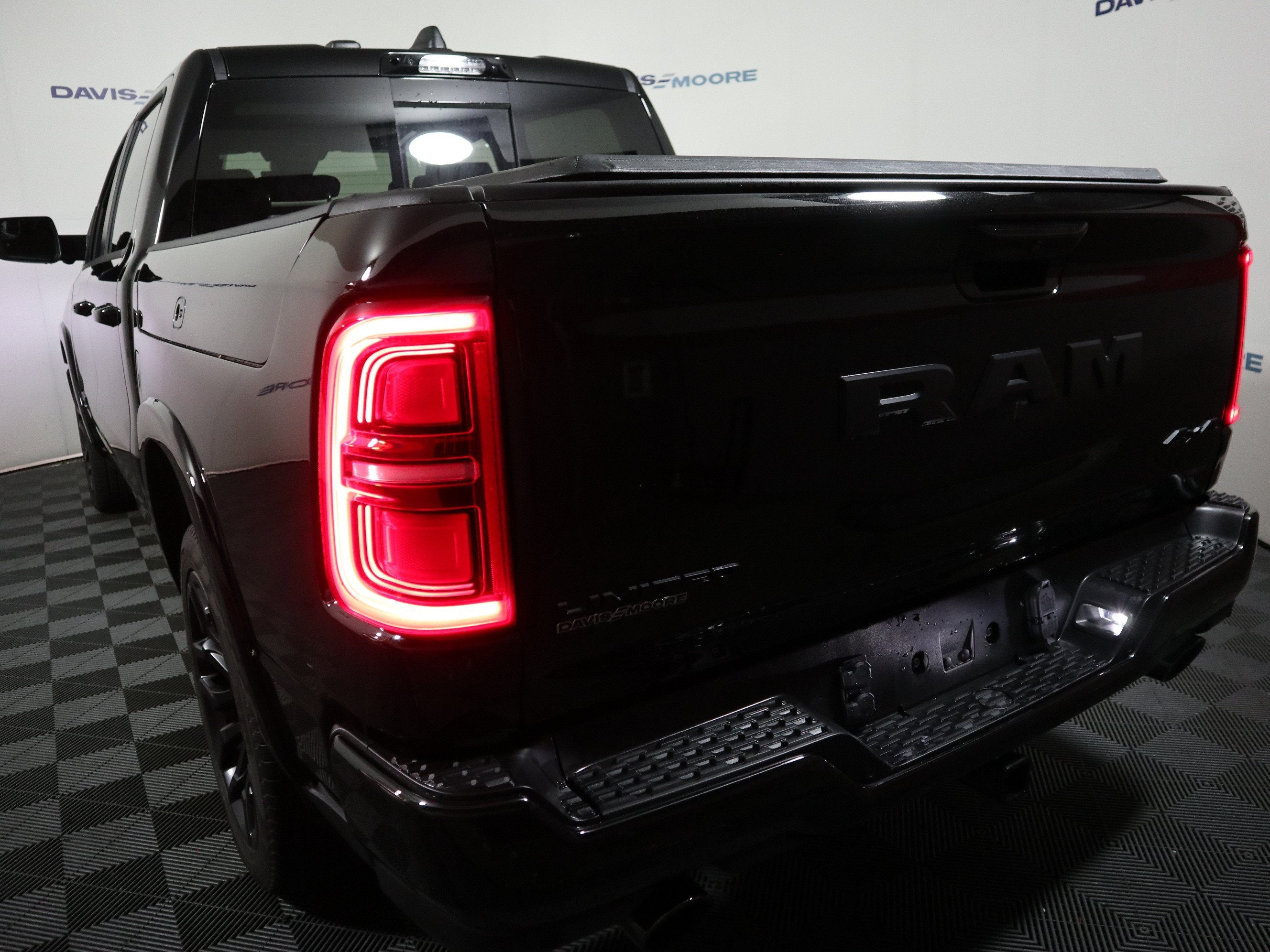 2026 RAM 1500 Limited Crew Cab 4x4 5'7" Box