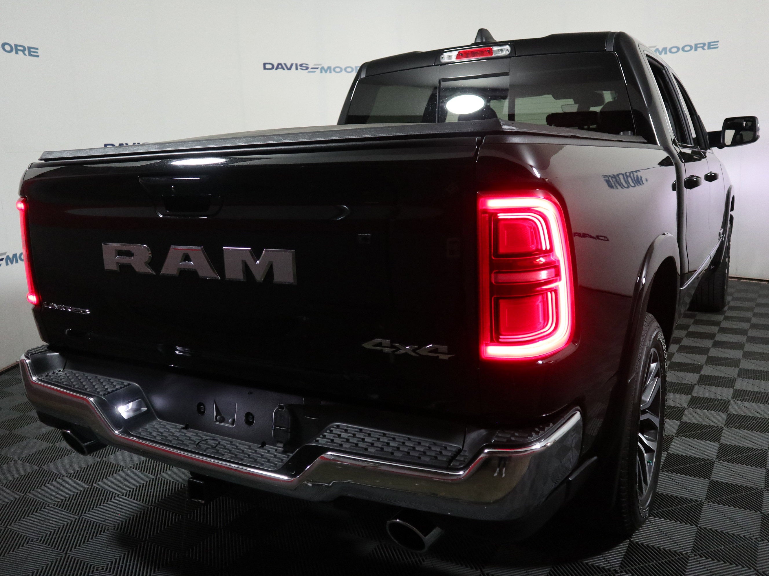 2026 RAM 1500 Limited Crew Cab 4x4 5'7" Box