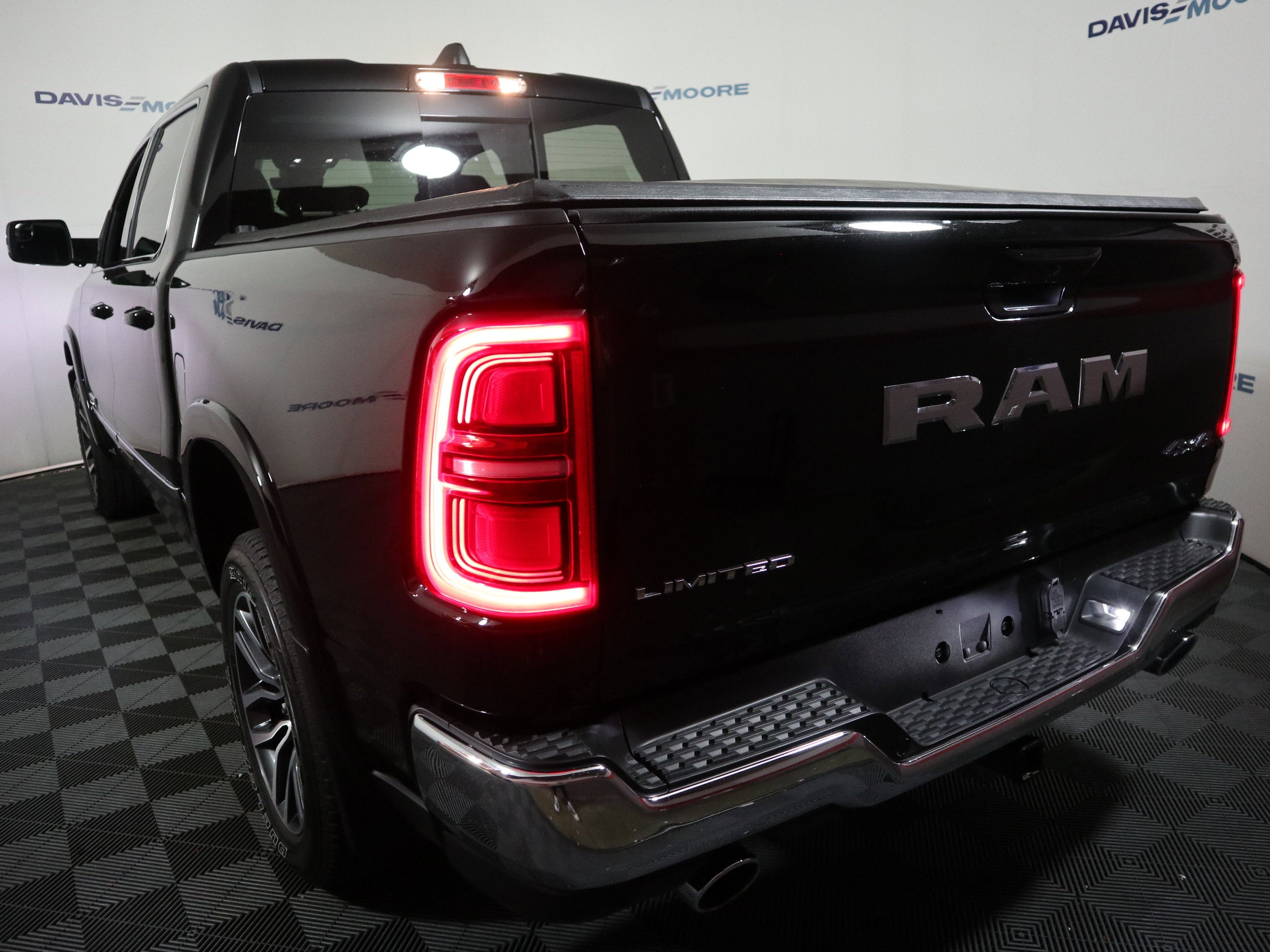 2026 RAM 1500 Limited Crew Cab 4x4 5'7" Box