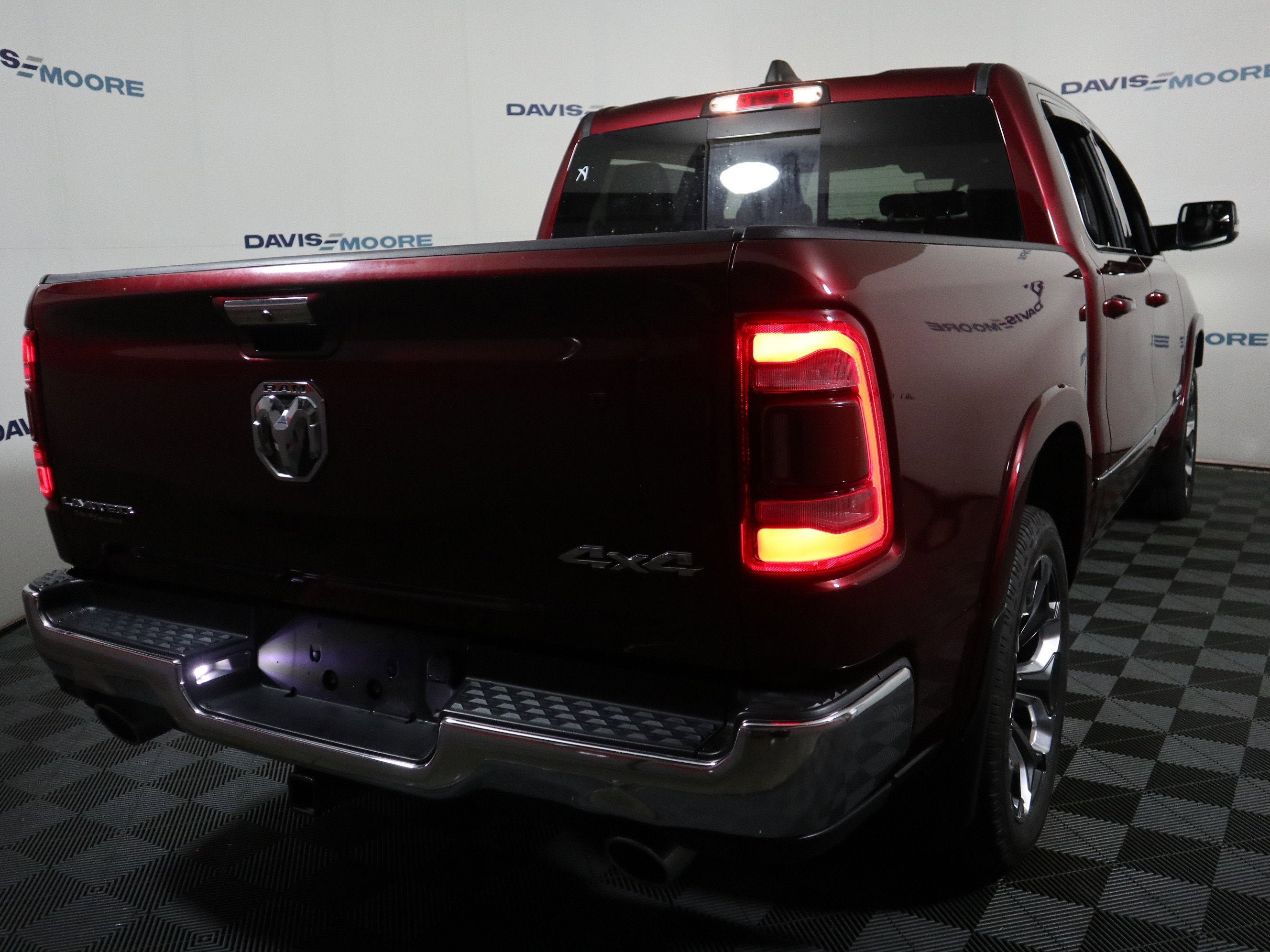 2021 RAM 1500 Limited Crew Cab 4x4 5'7" Box