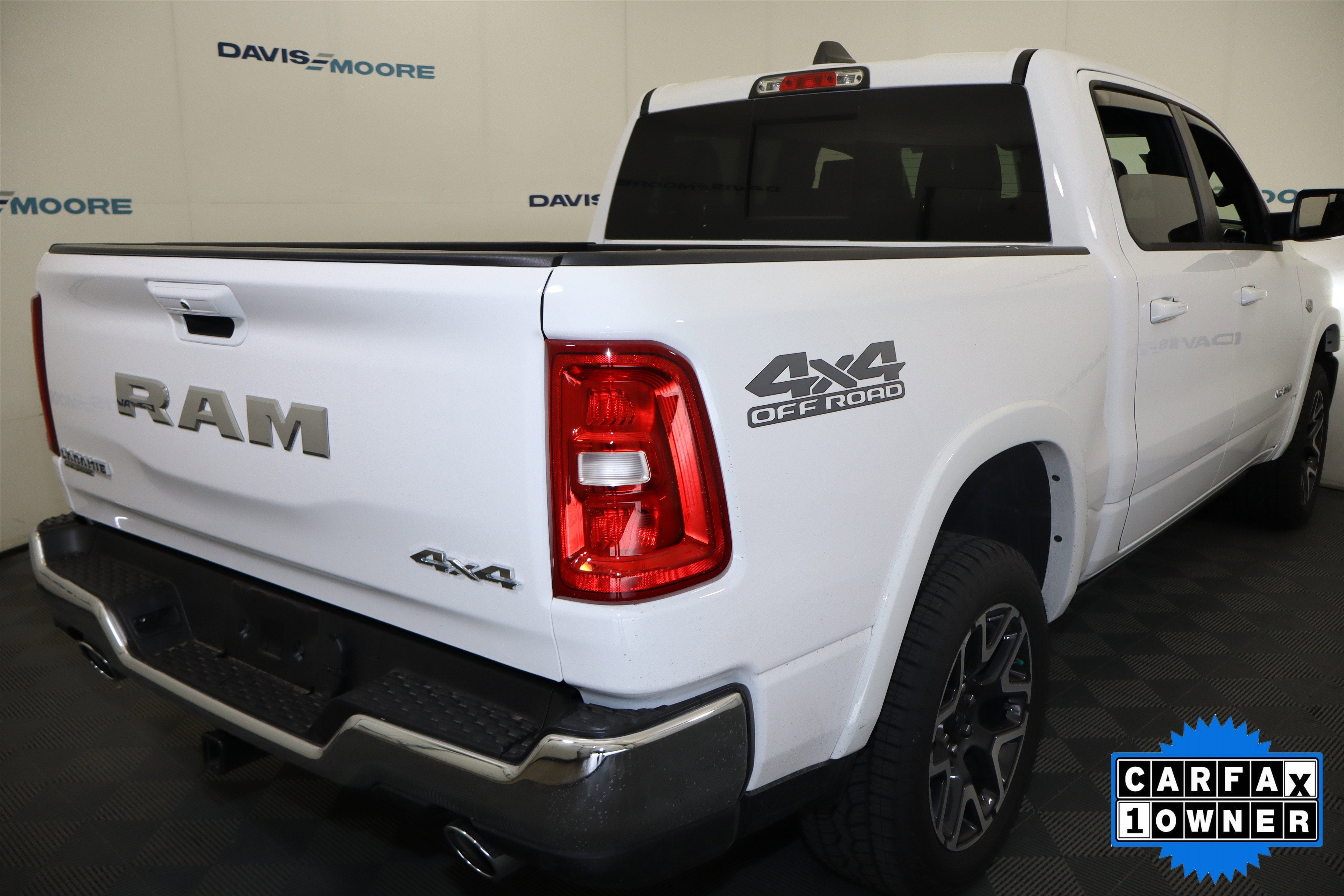 2026 RAM 1500 Laramie Crew Cab 4x4 5'7" Box