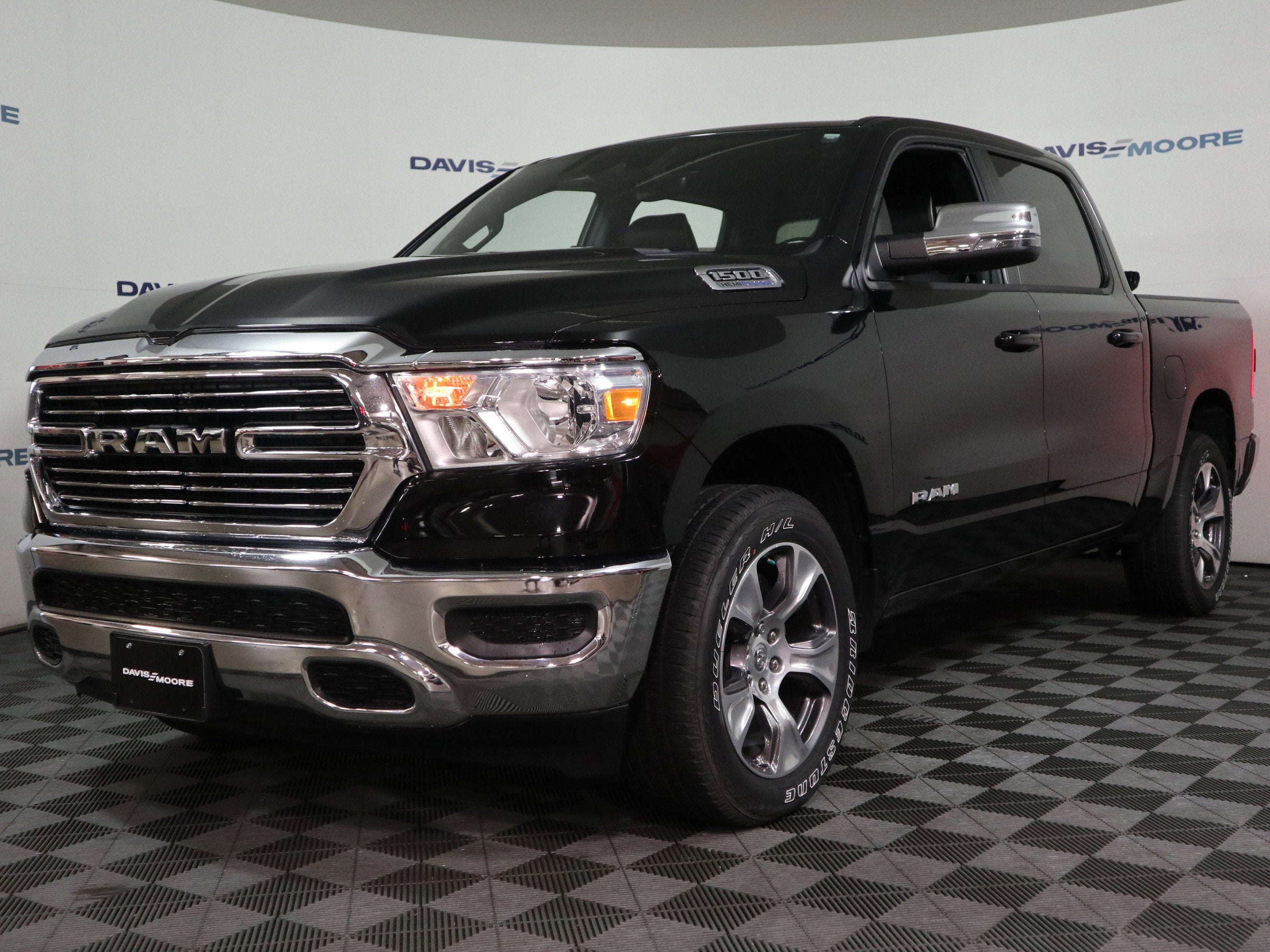2023 RAM 1500 Laramie Crew Cab 4x4 5'7" Box