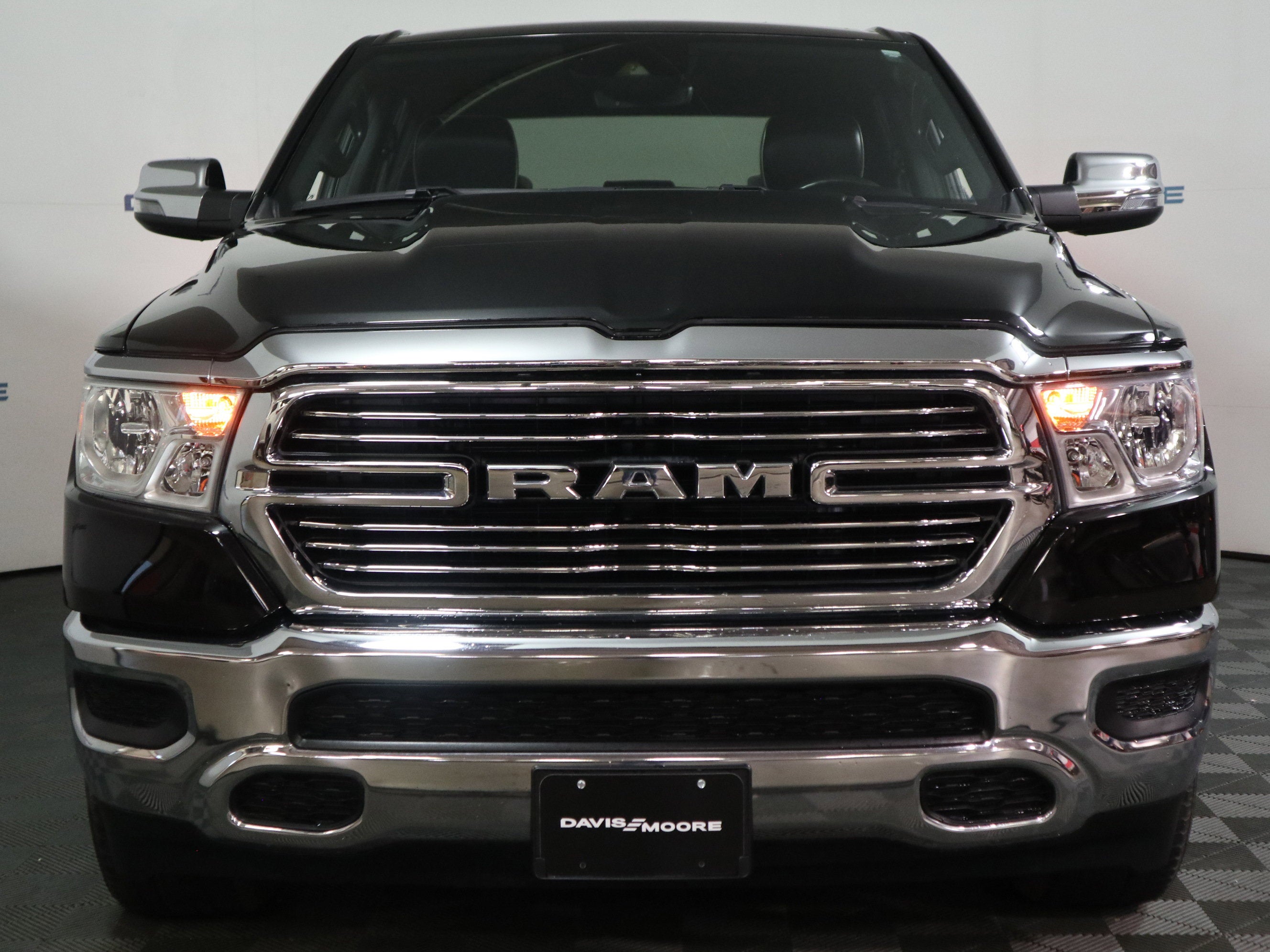 2023 RAM 1500 Laramie Crew Cab 4x4 5'7" Box