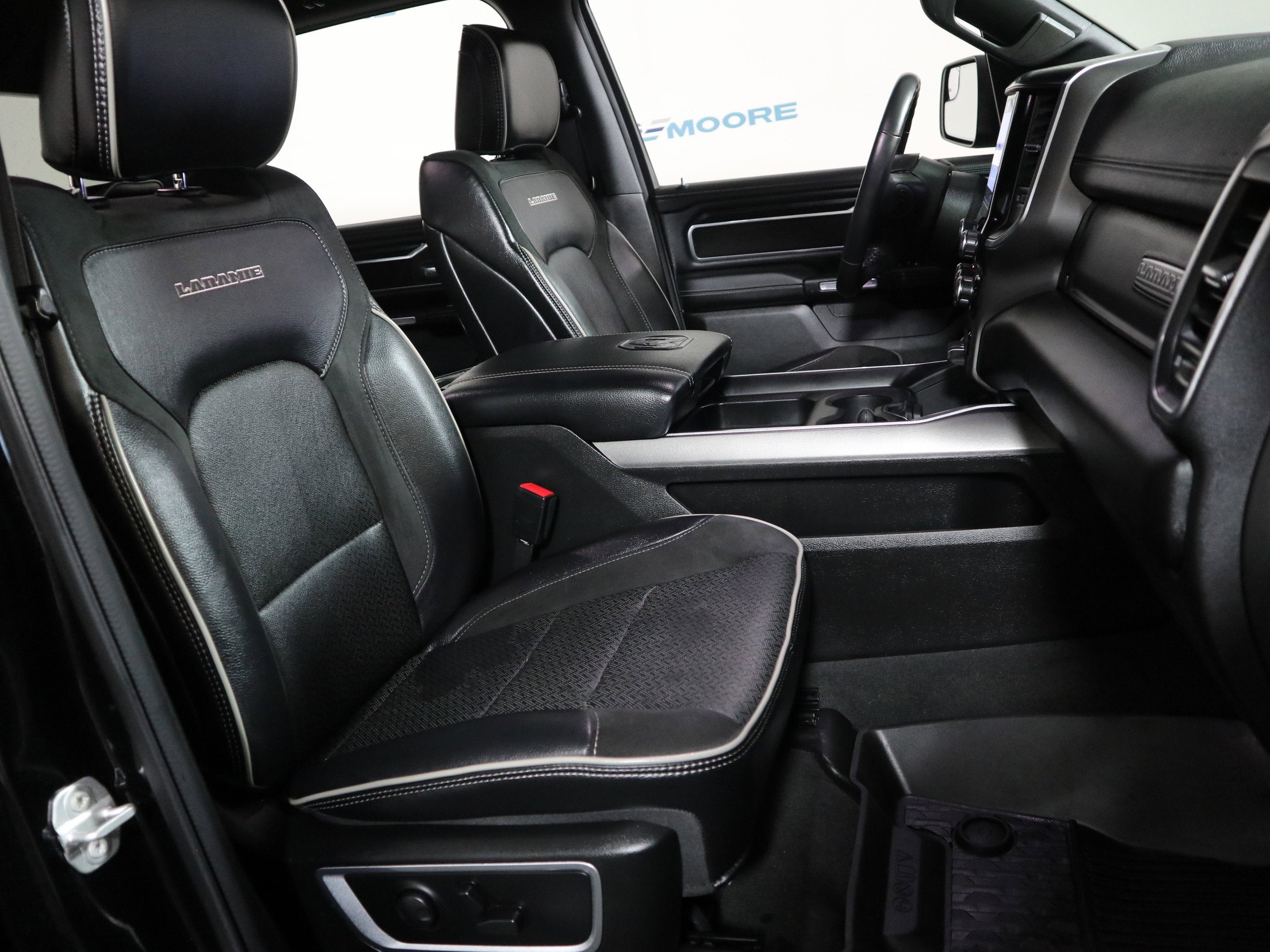 2023 RAM 1500 Laramie Crew Cab 4x4 5'7" Box