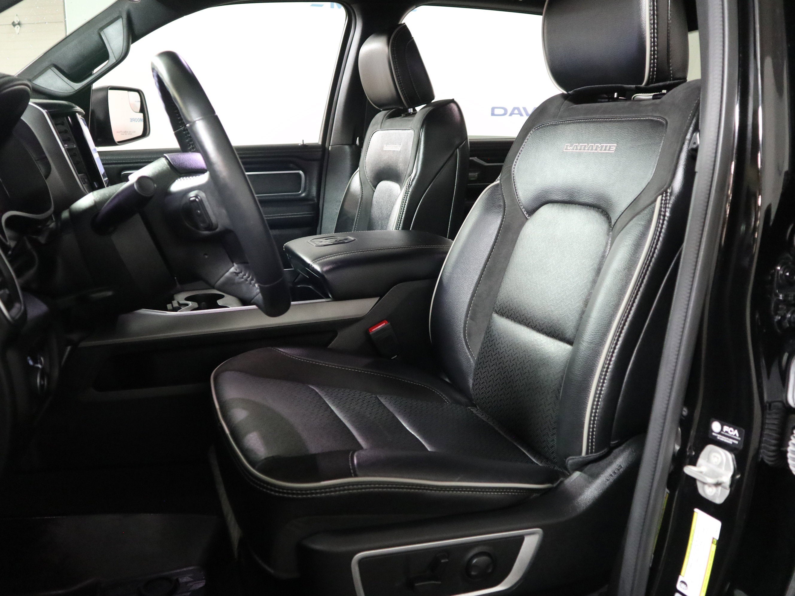2023 RAM 1500 Laramie Crew Cab 4x4 5'7" Box