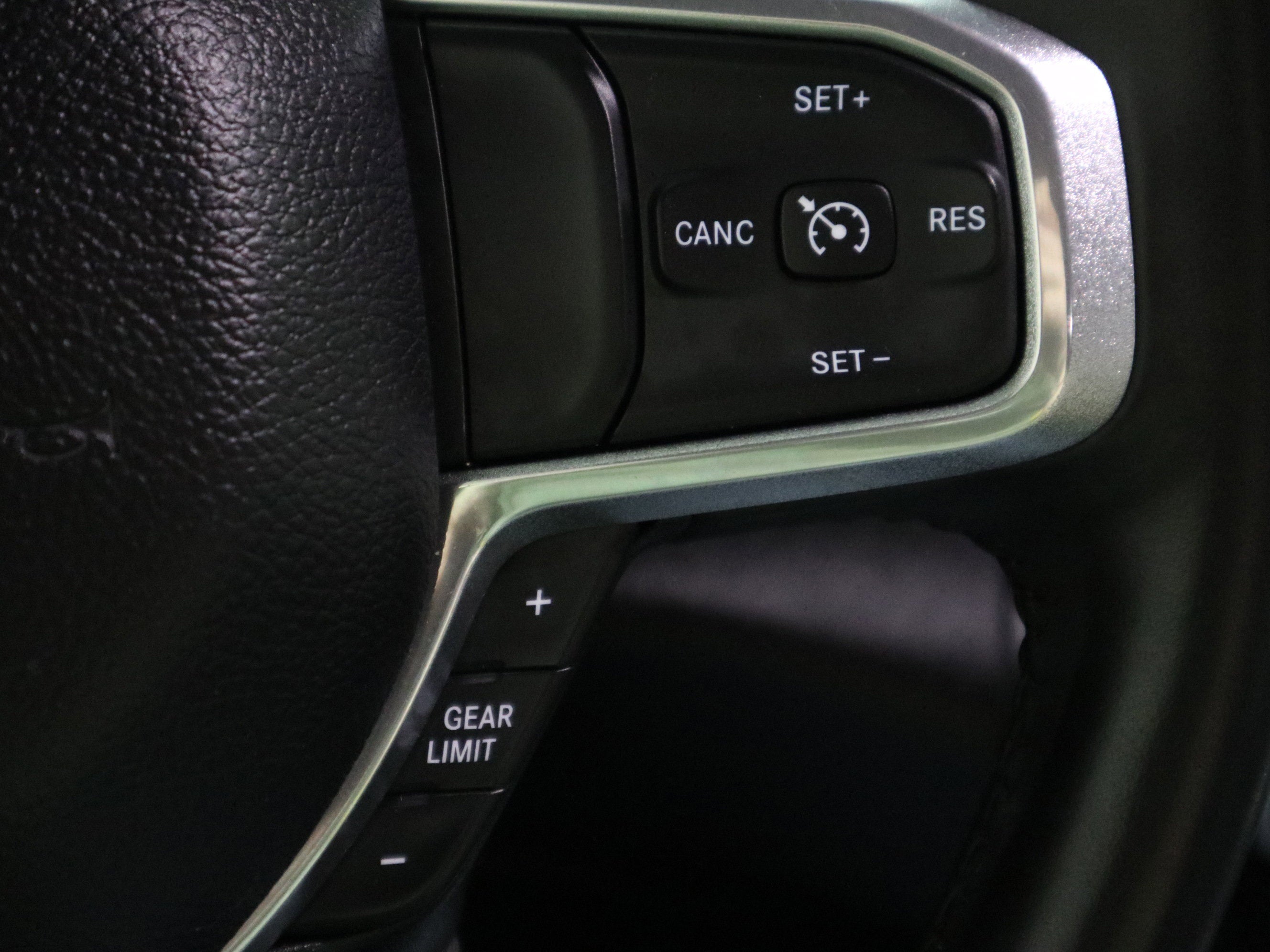 2023 RAM 1500 Laramie Crew Cab 4x4 5'7" Box