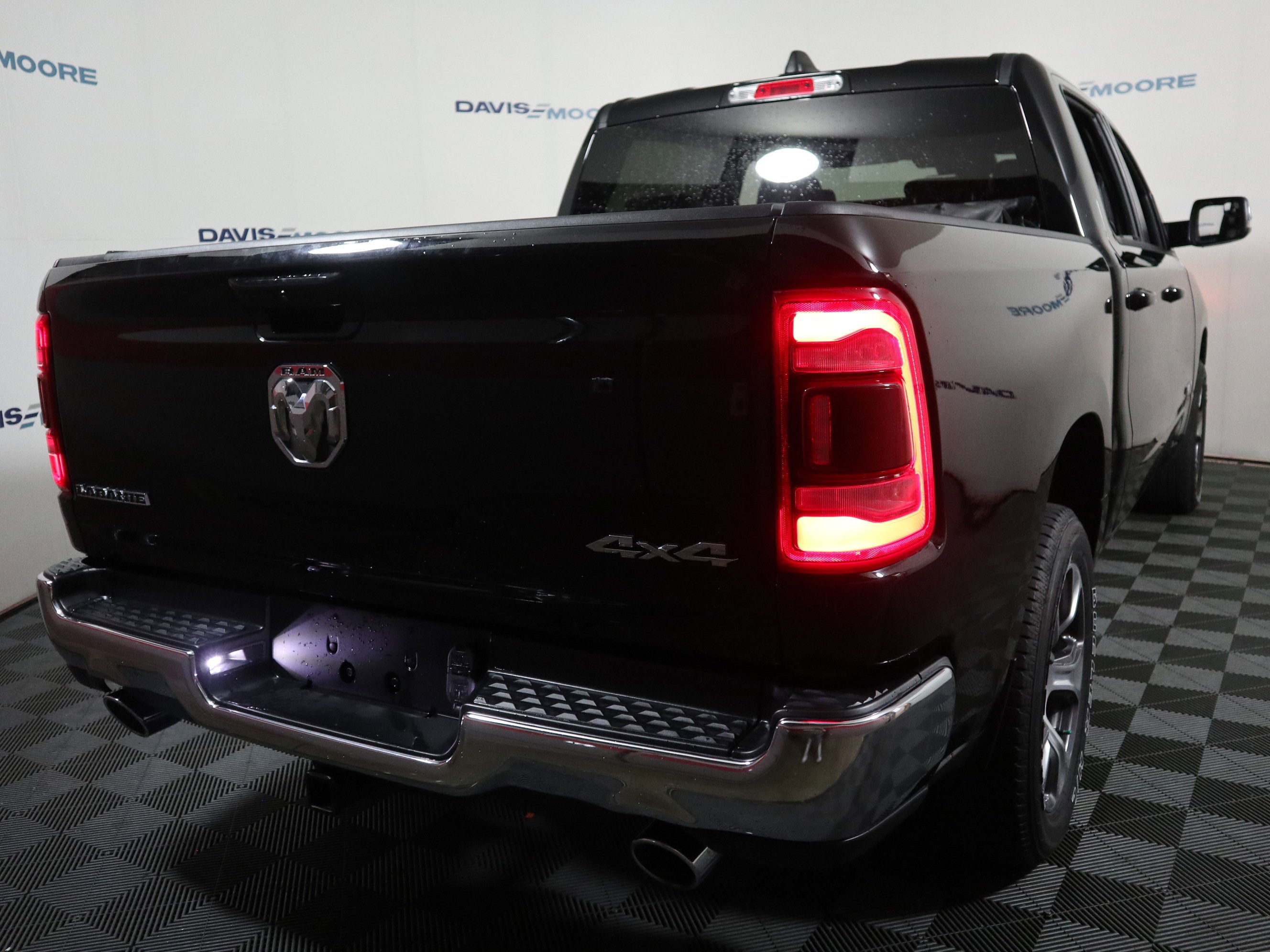2023 RAM 1500 Laramie Crew Cab 4x4 5'7" Box