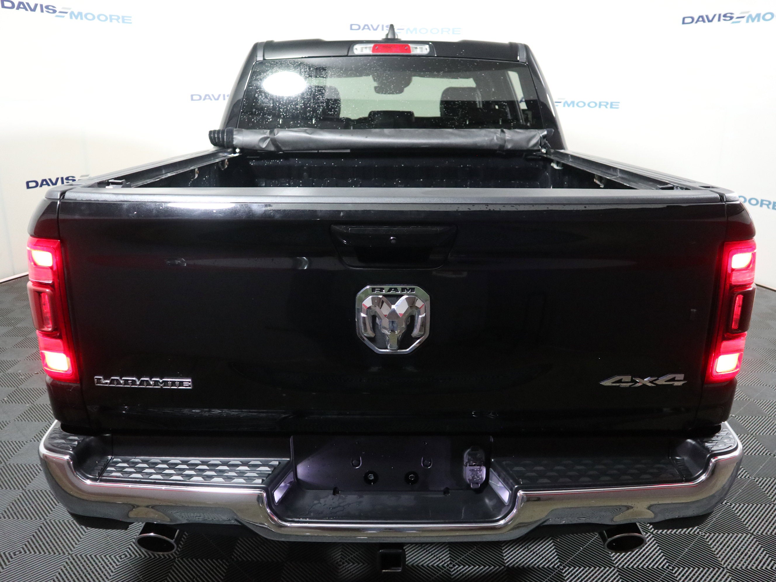 2023 RAM 1500 Laramie Crew Cab 4x4 5'7" Box