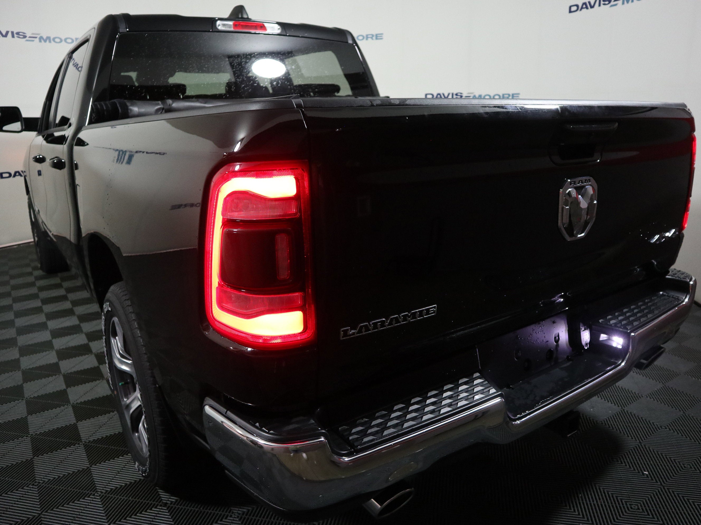 2023 RAM 1500 Laramie Crew Cab 4x4 5'7" Box