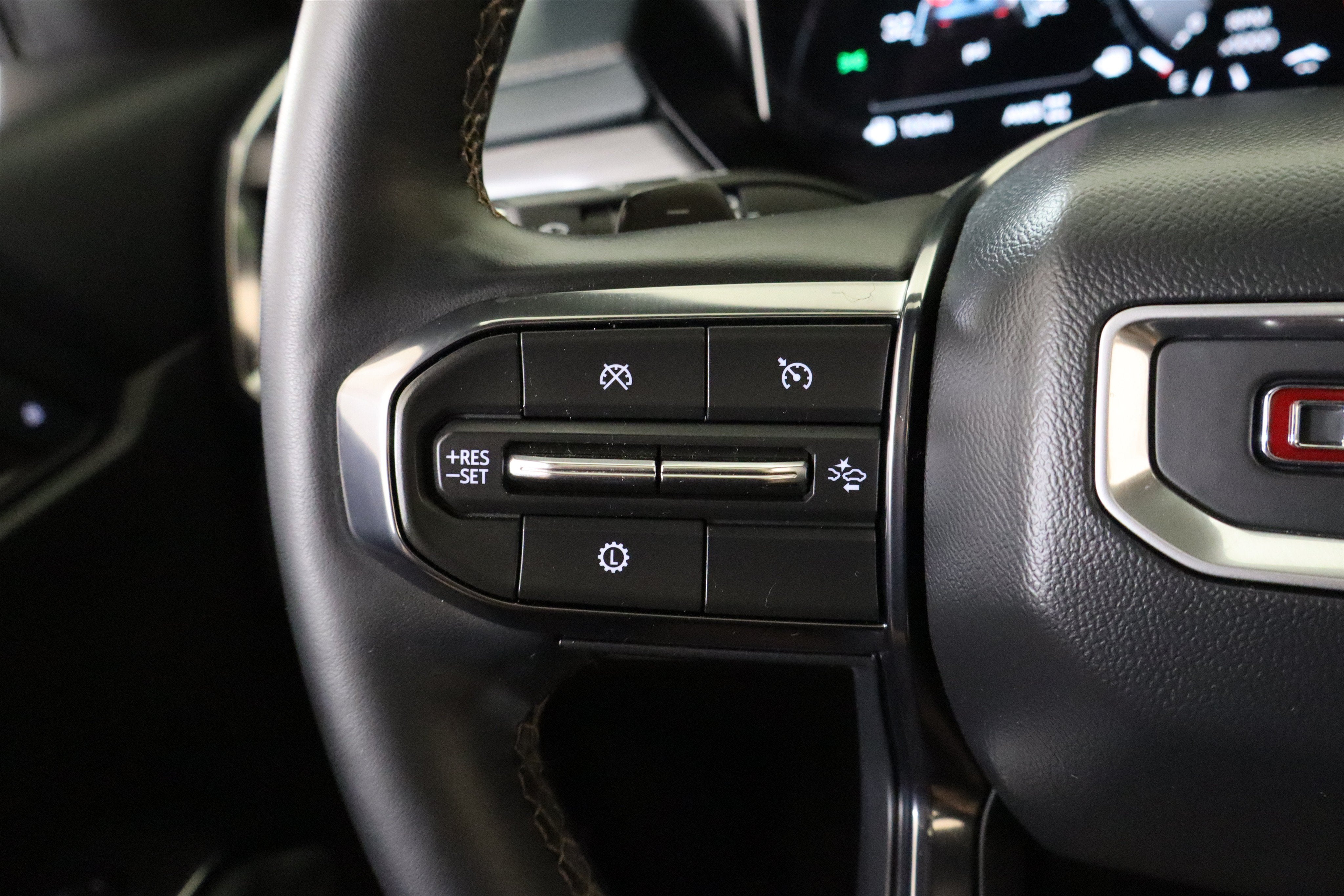 2024 GMC Acadia AT4
