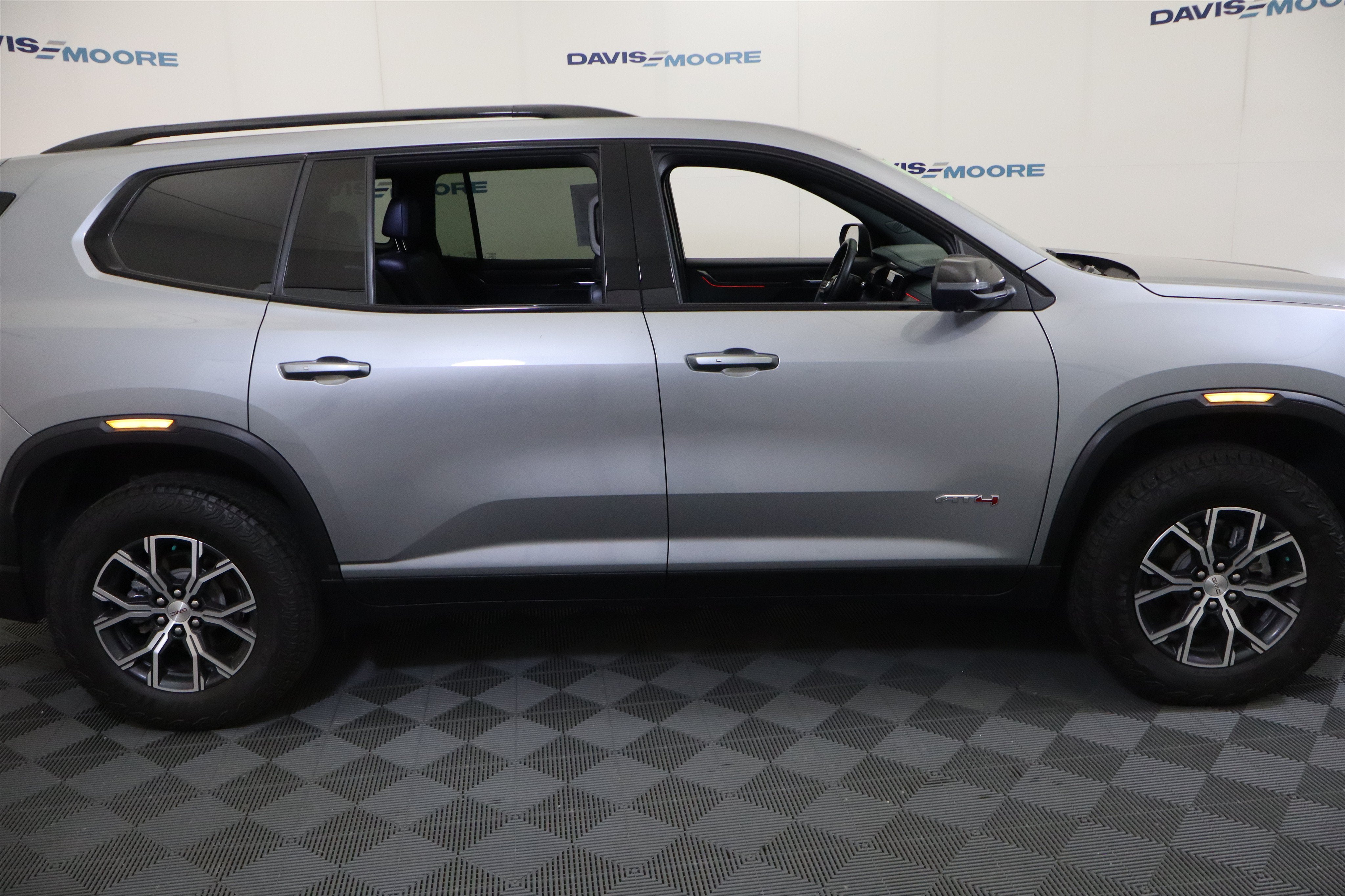 2024 GMC Acadia AT4