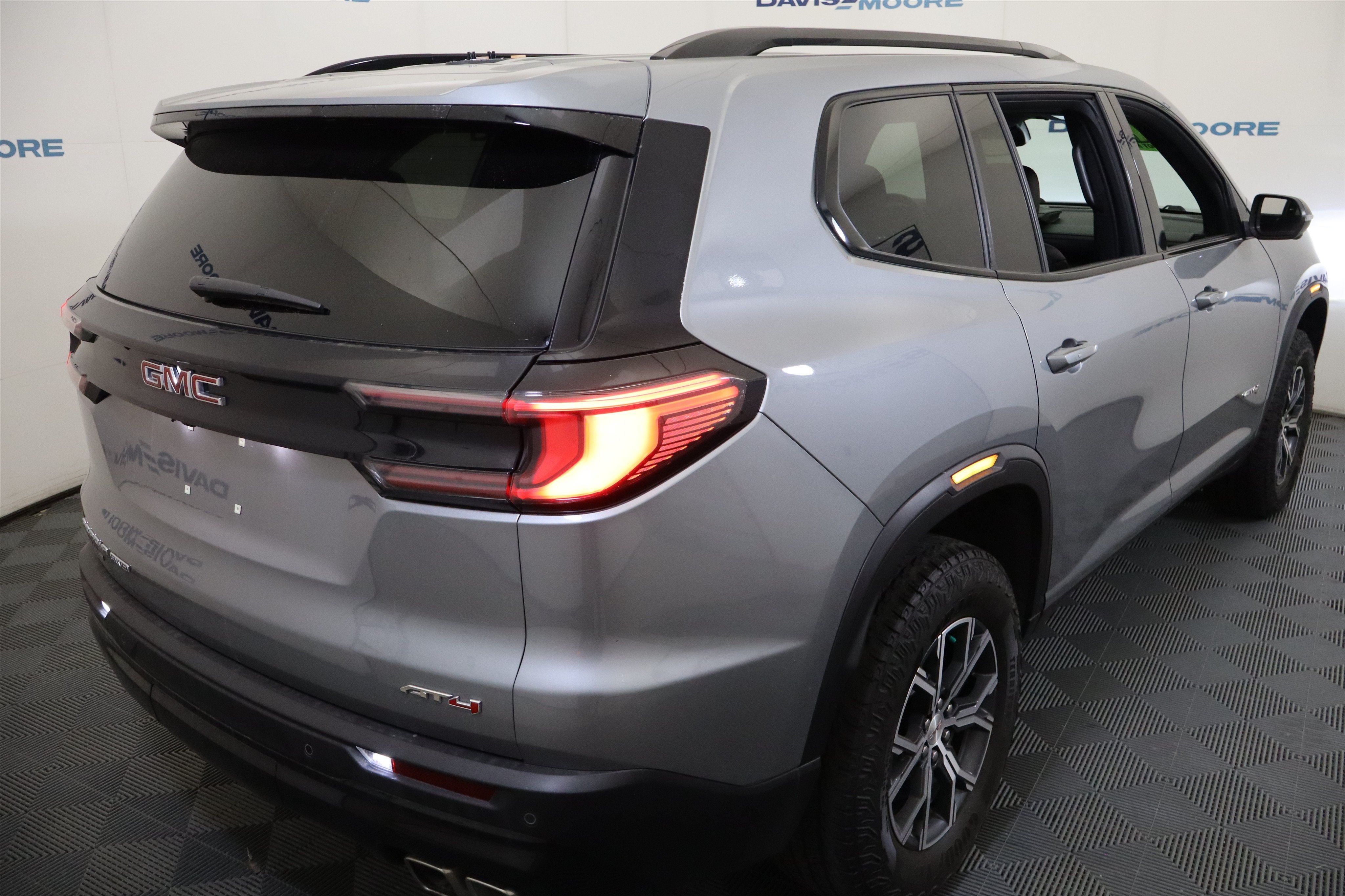 2024 GMC Acadia AT4