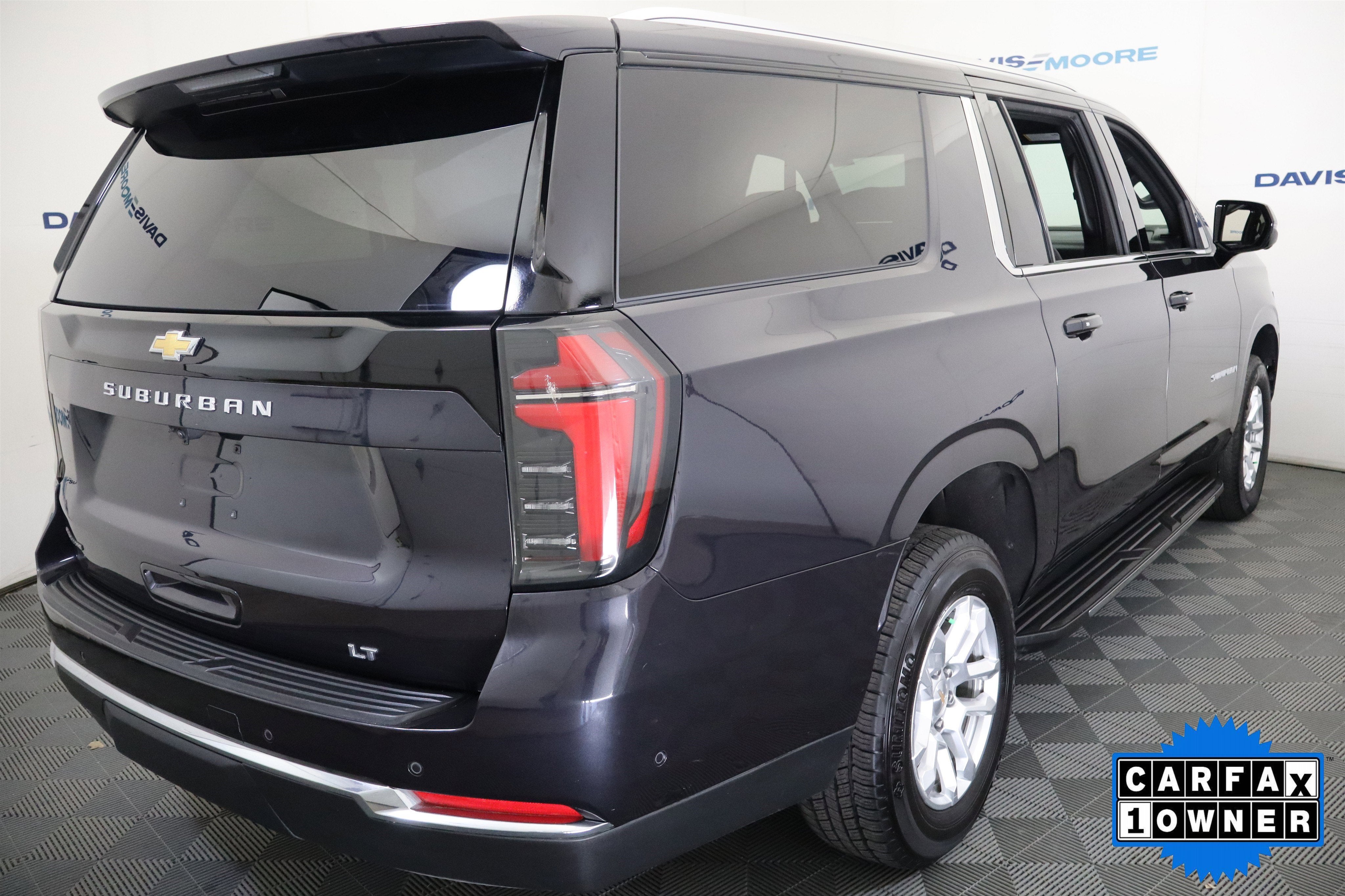 2025 Chevrolet Suburban LT