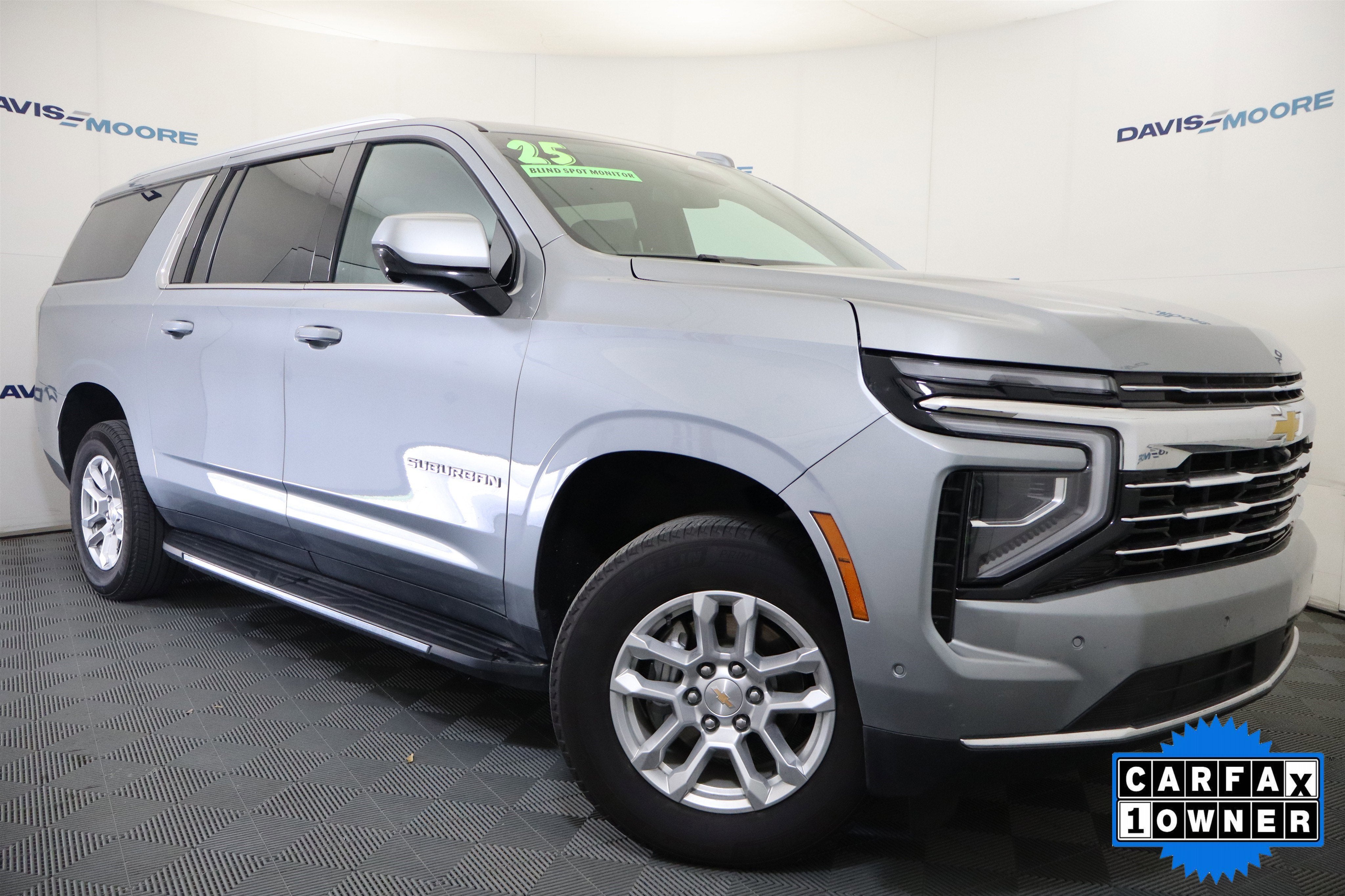 2025 Chevrolet Suburban LT