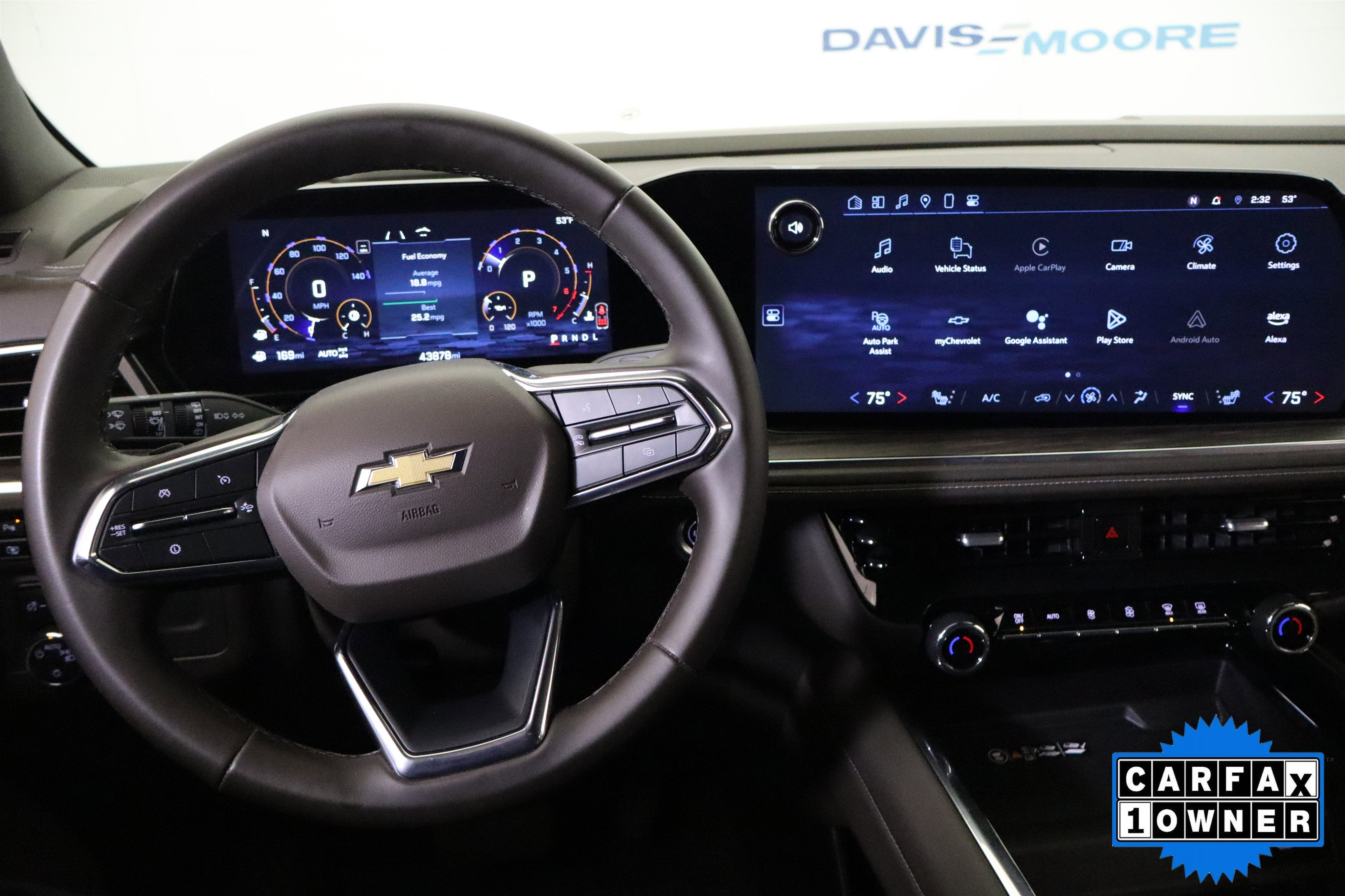 2025 Chevrolet Suburban LT