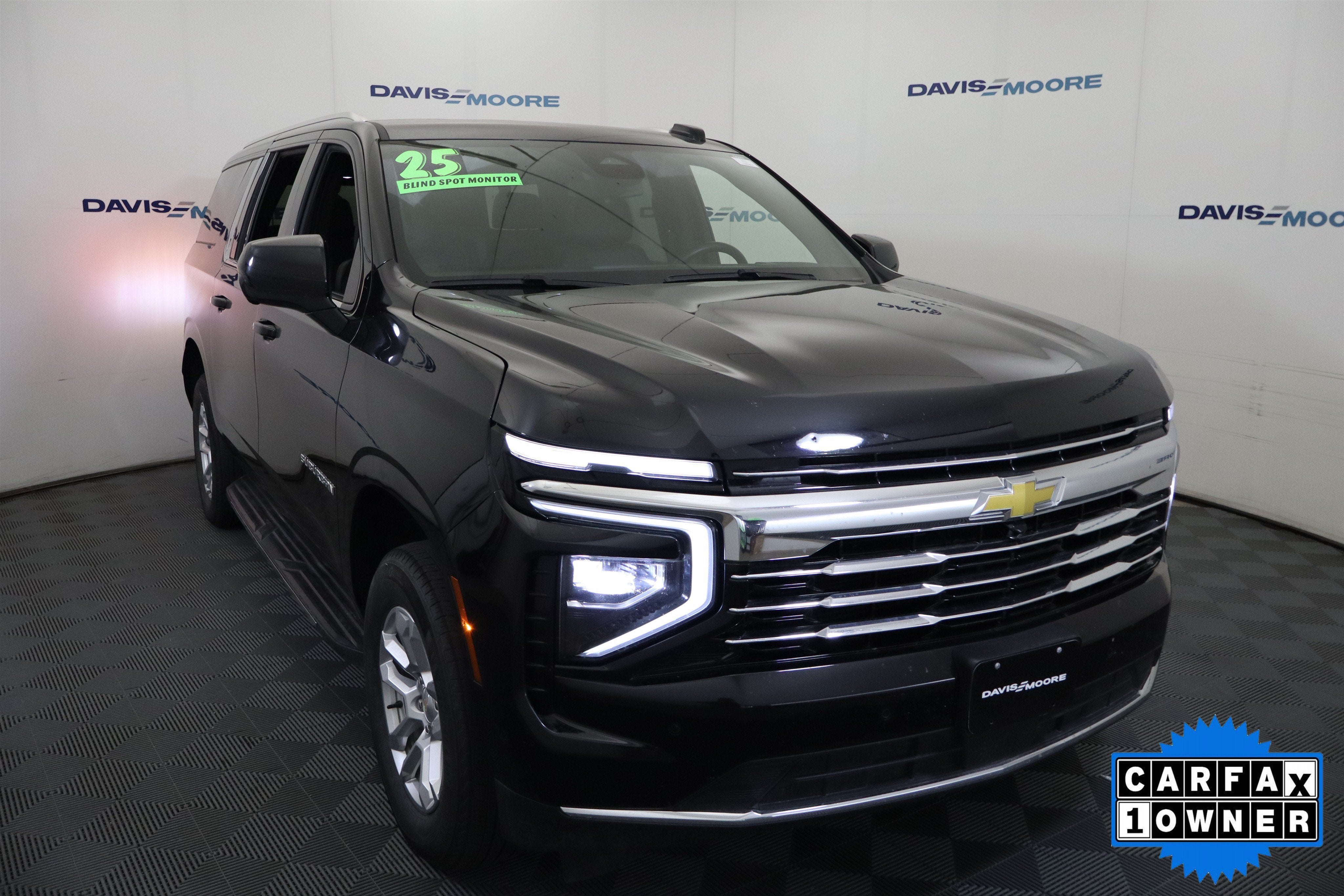 2025 Chevrolet Suburban LT