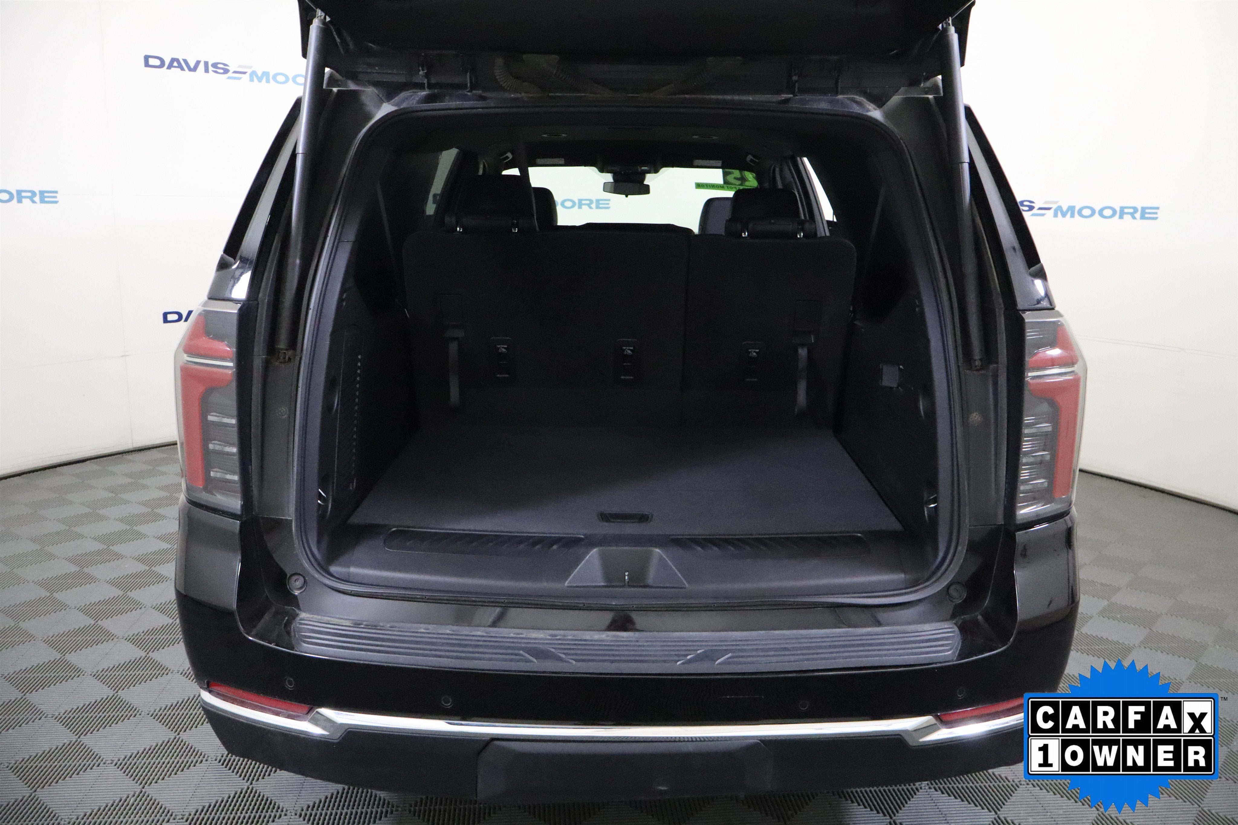 2025 Chevrolet Suburban LT