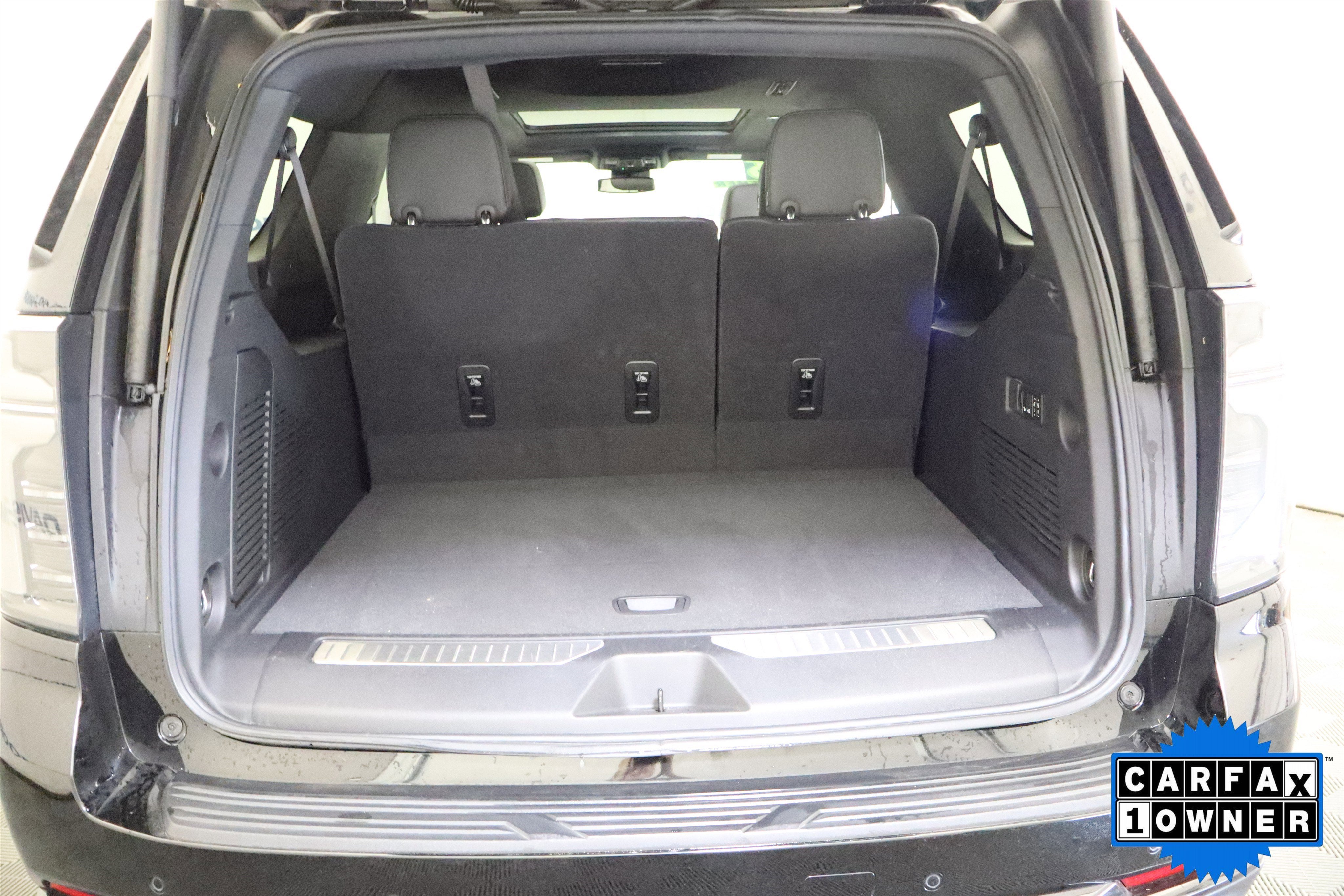2025 Chevrolet Suburban RST