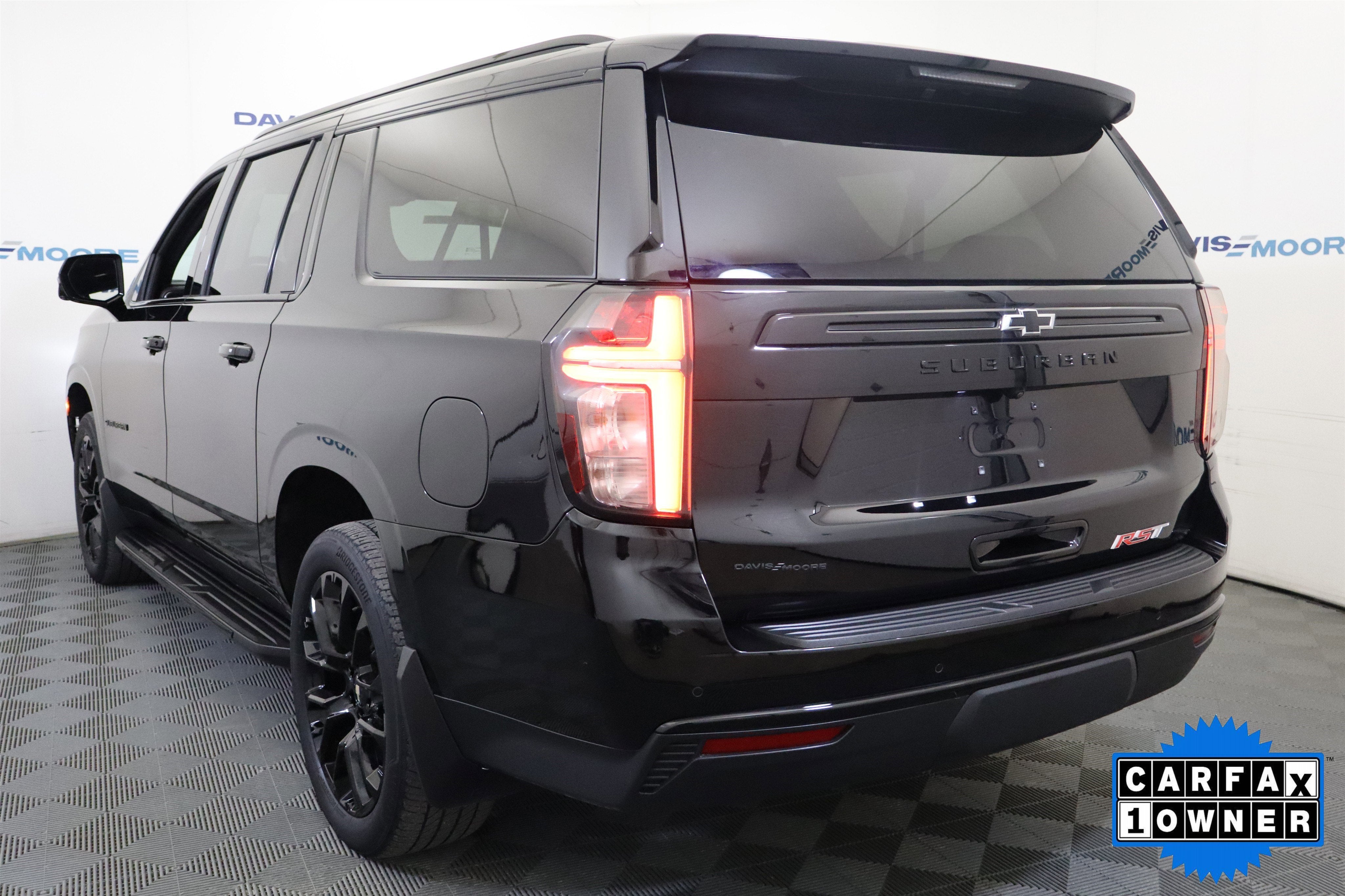 2023 Chevrolet Suburban RST