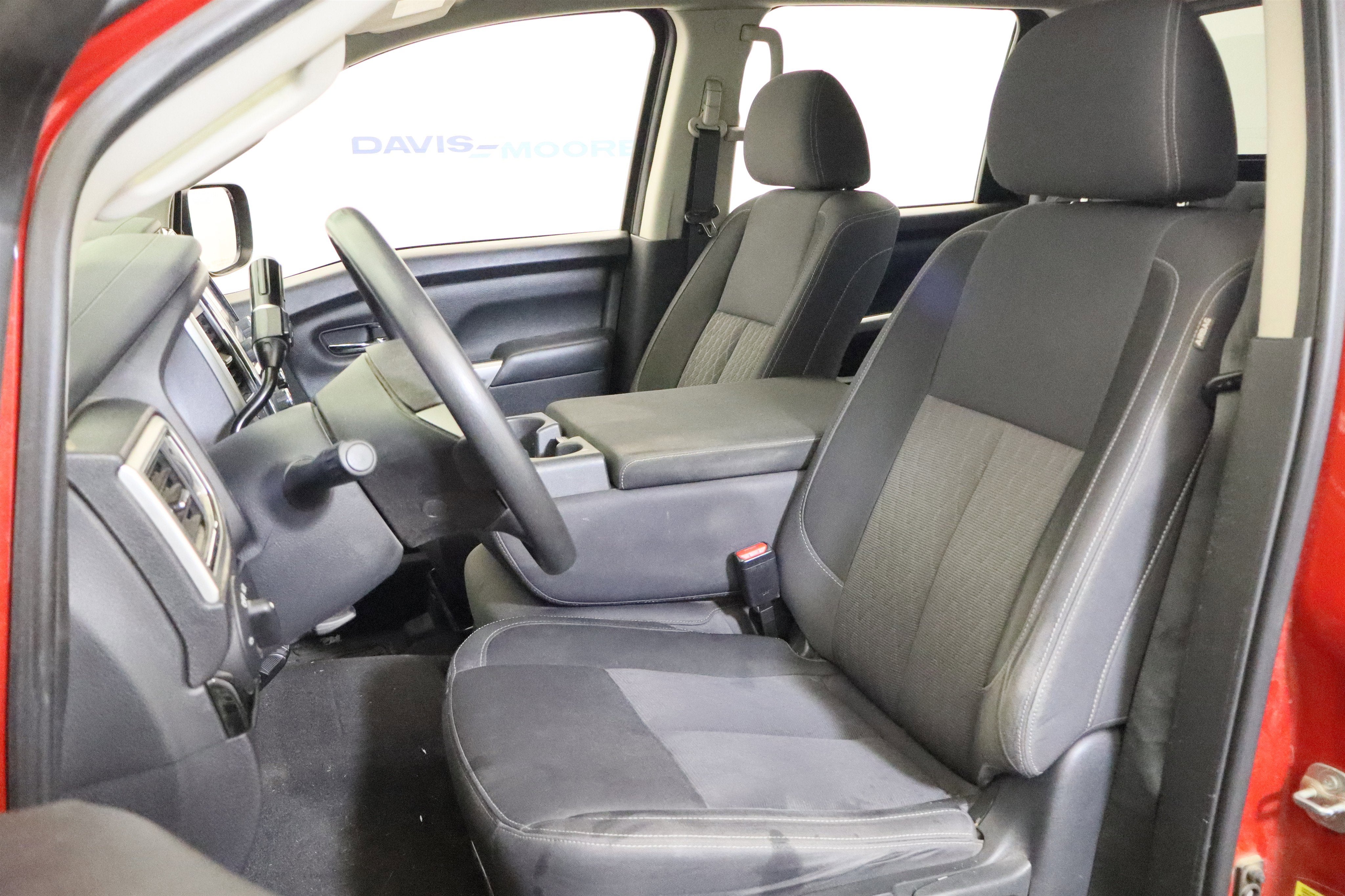 2021 Nissan TITAN Crew Cab SV 4x4