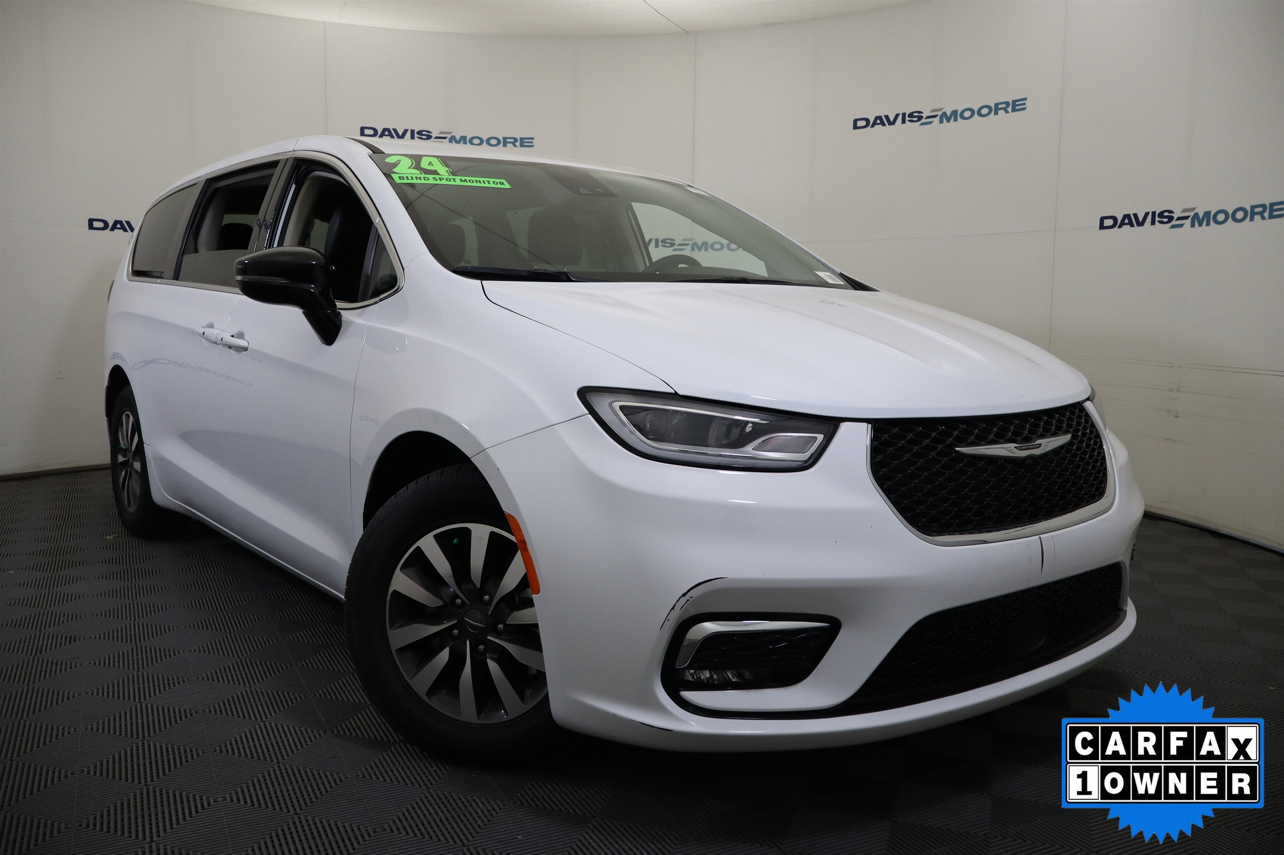 2024 Chrysler Pacifica Hybrid Select