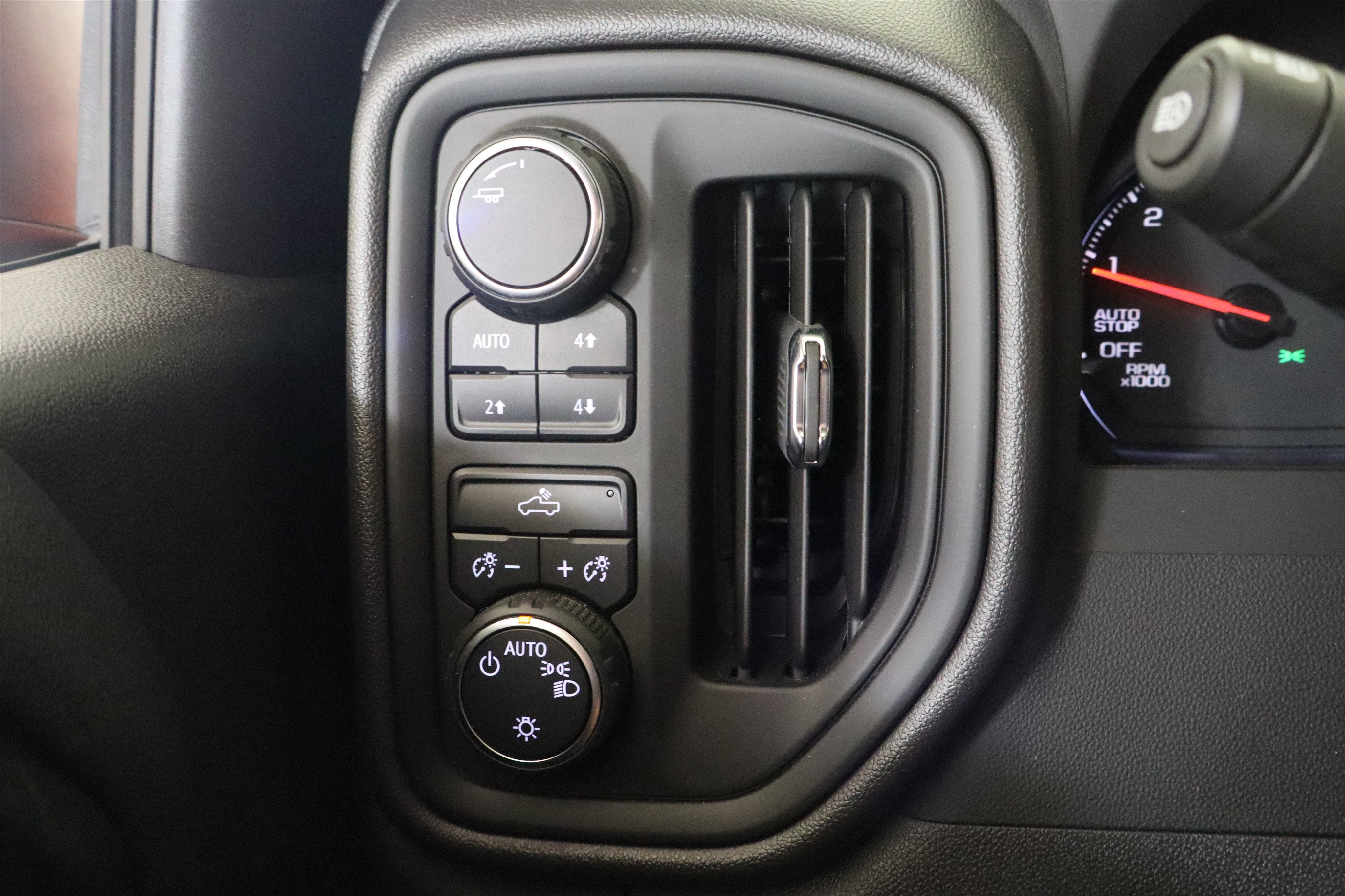 2025 Chevrolet Silverado 1500 Custom Trail Boss