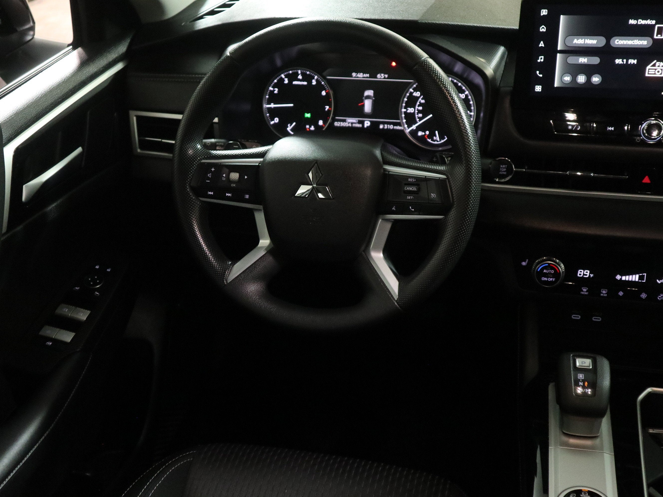 2025 Mitsubishi Outlander ES