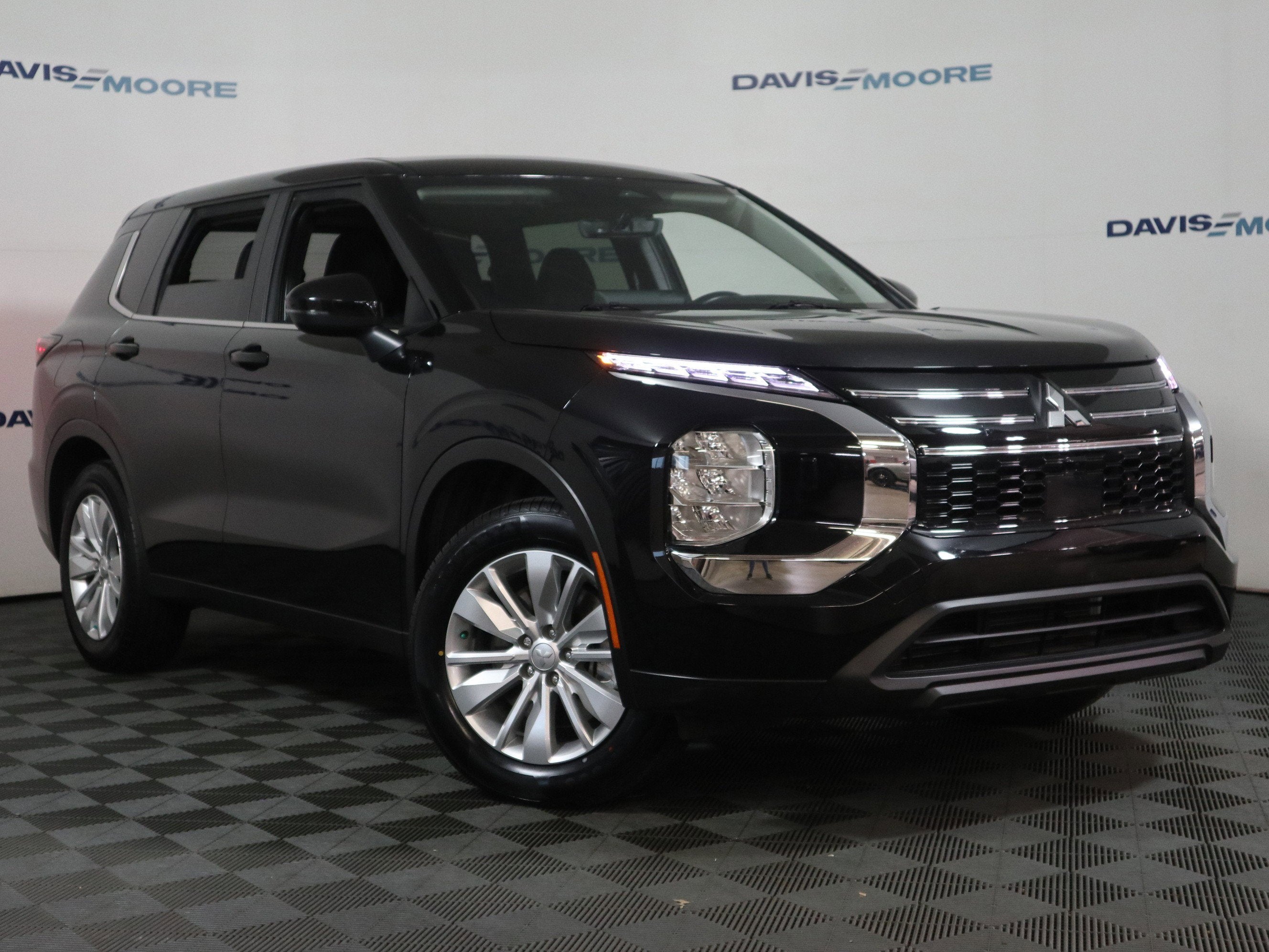 2025 Mitsubishi Outlander ES