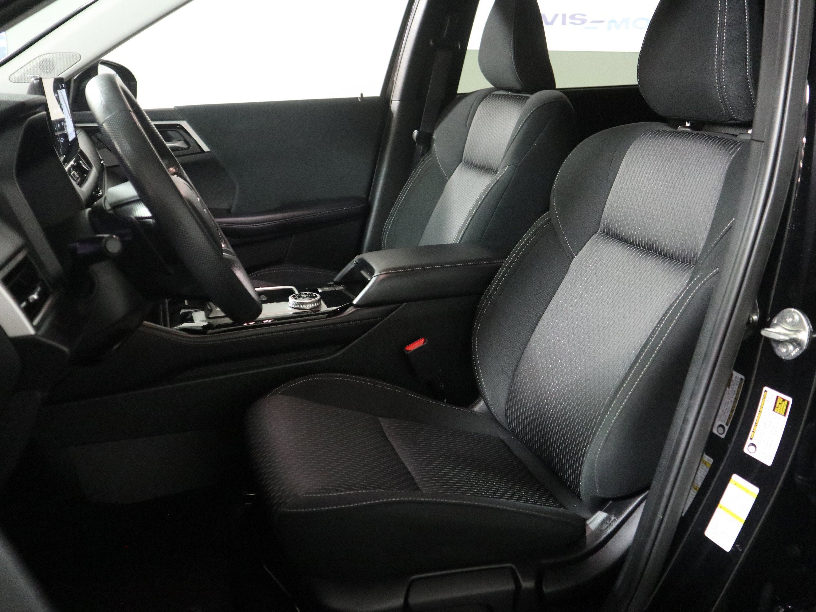 2025 Mitsubishi Outlander ES