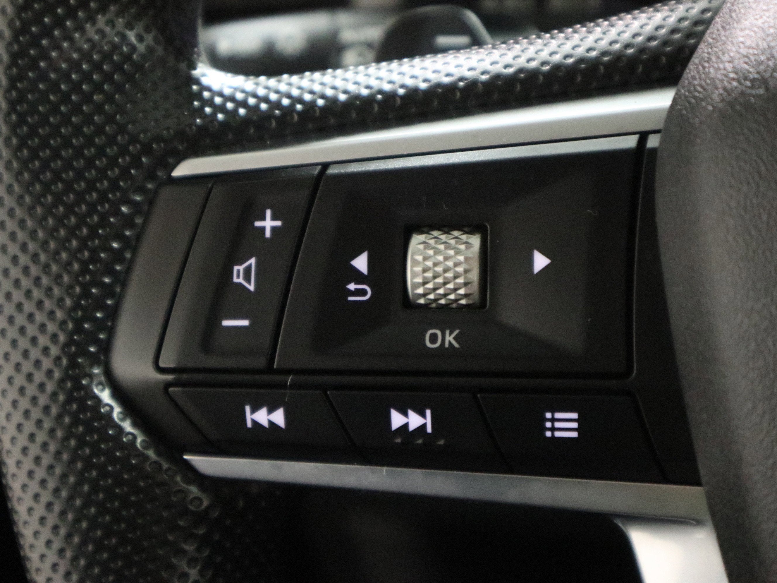 2025 Mitsubishi Outlander ES