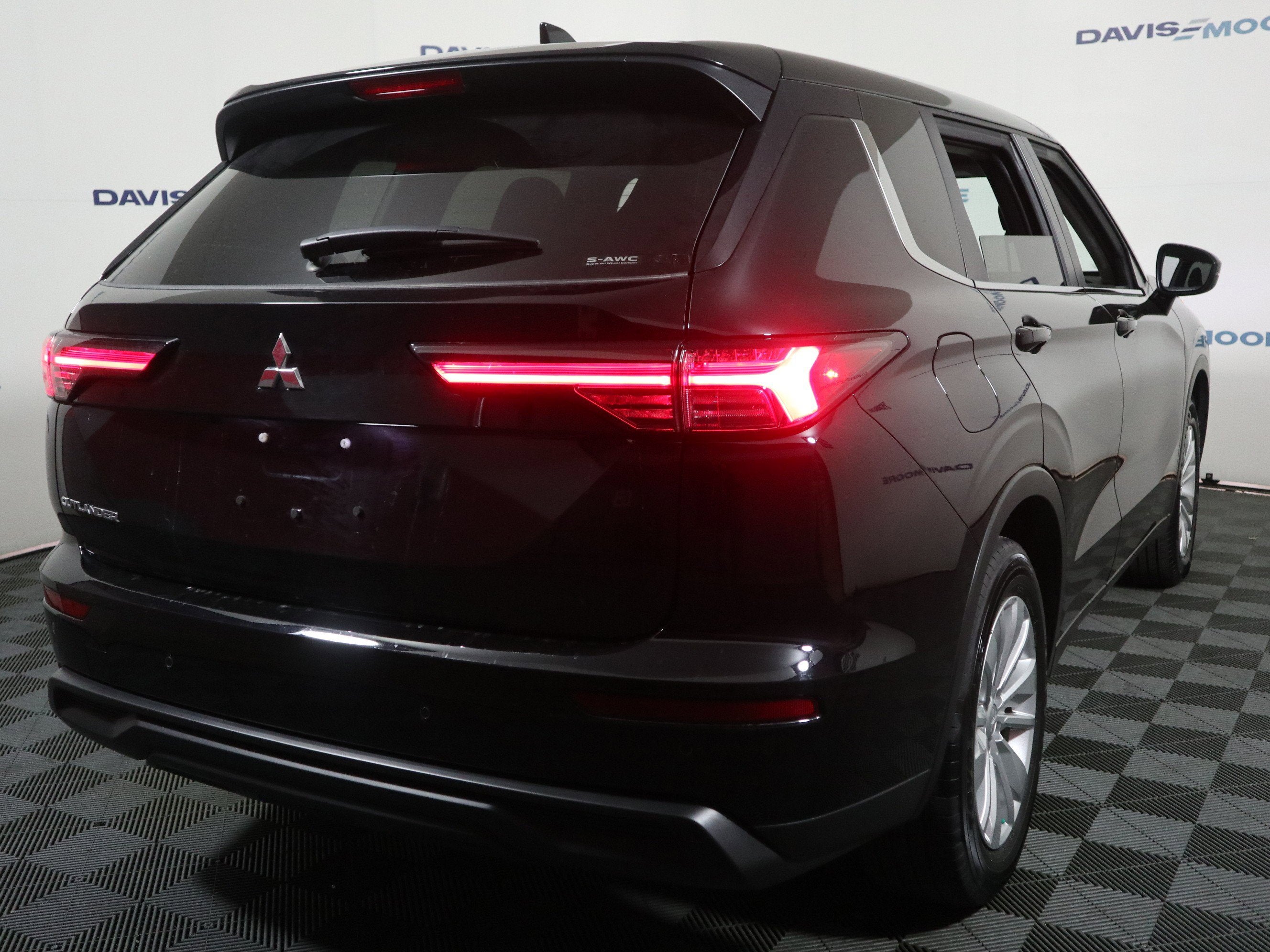 2025 Mitsubishi Outlander ES