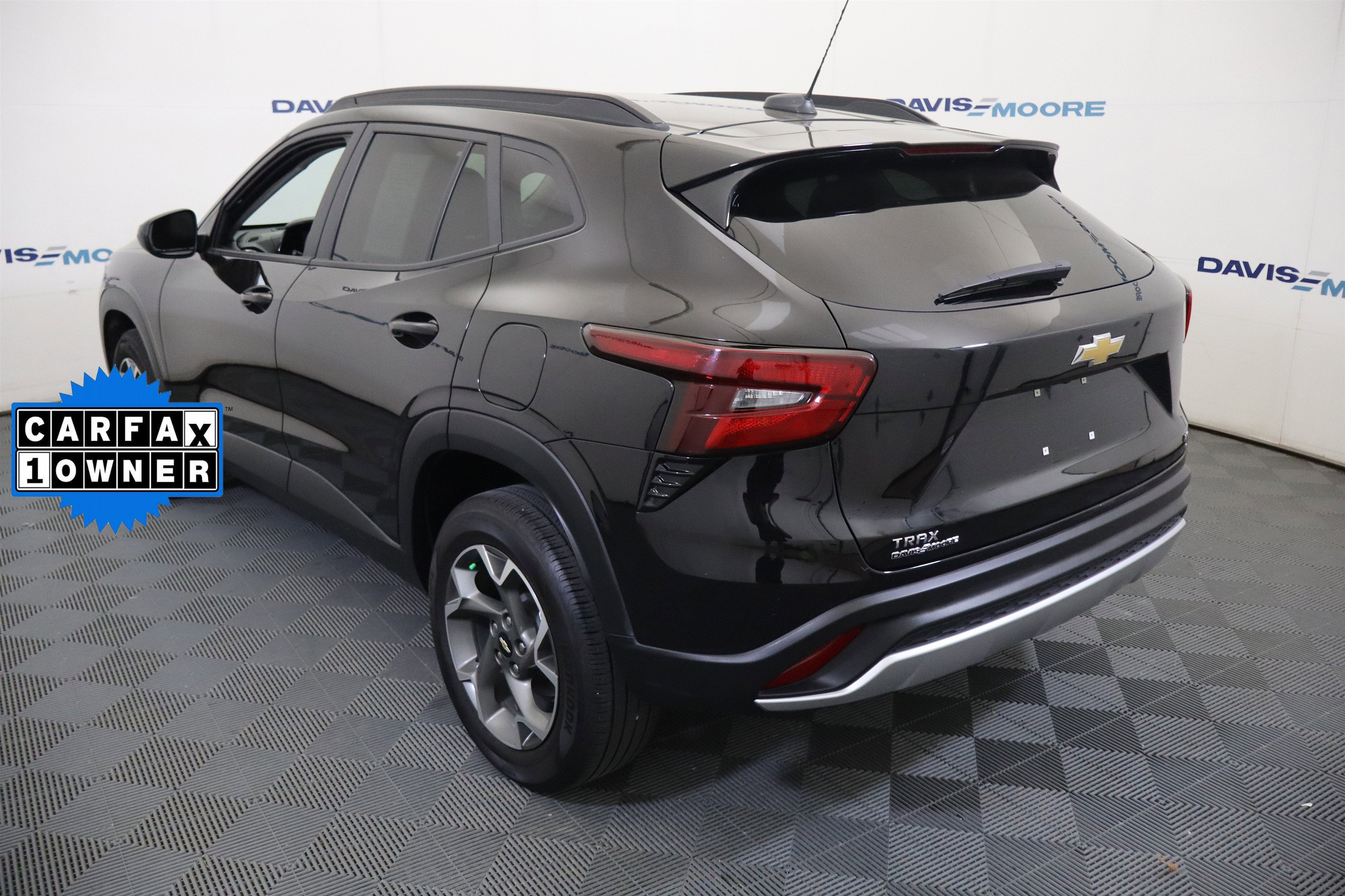2025 Chevrolet Trax LT - Photo 10