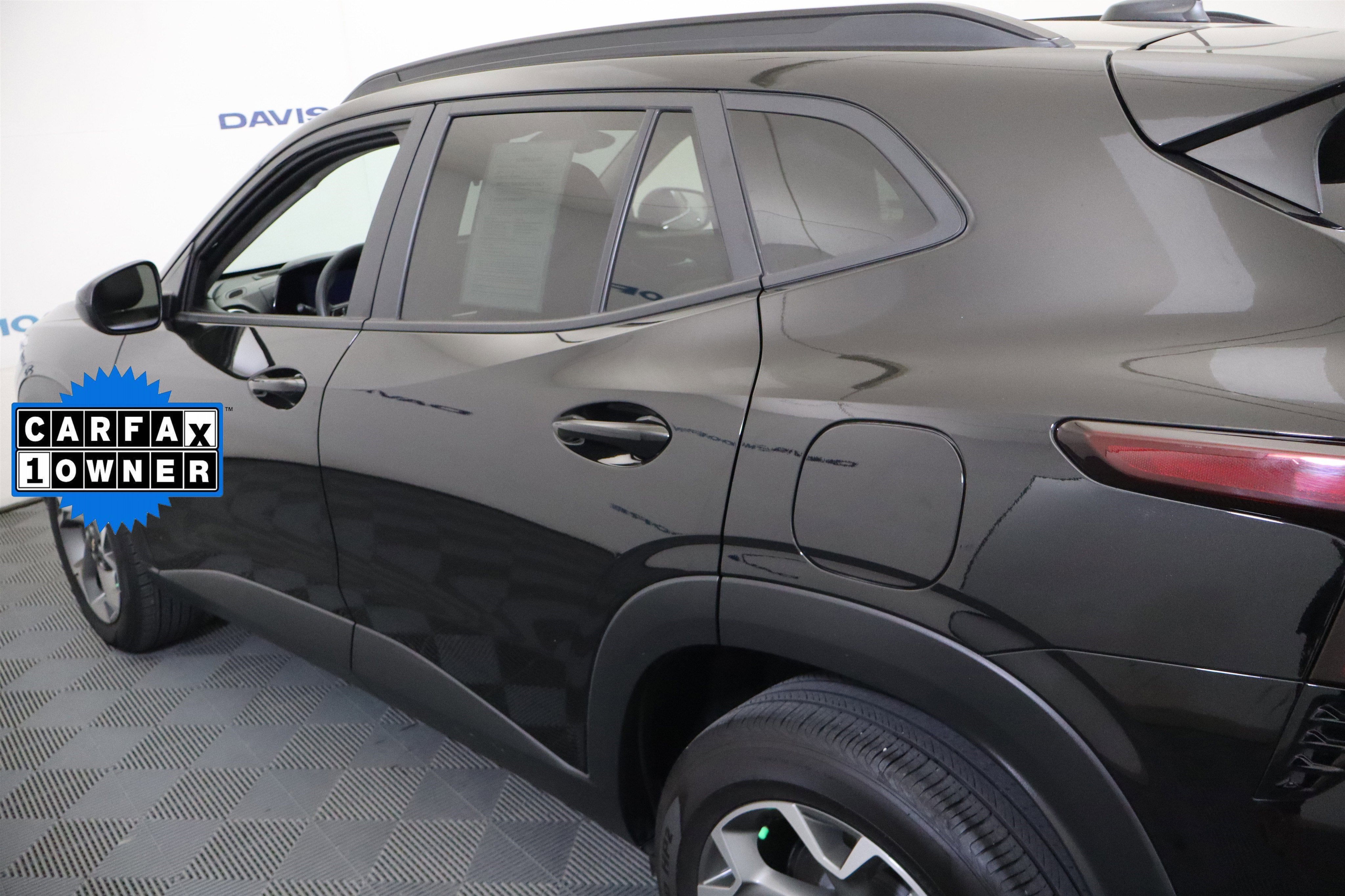 2025 Chevrolet Trax LT - Photo 11