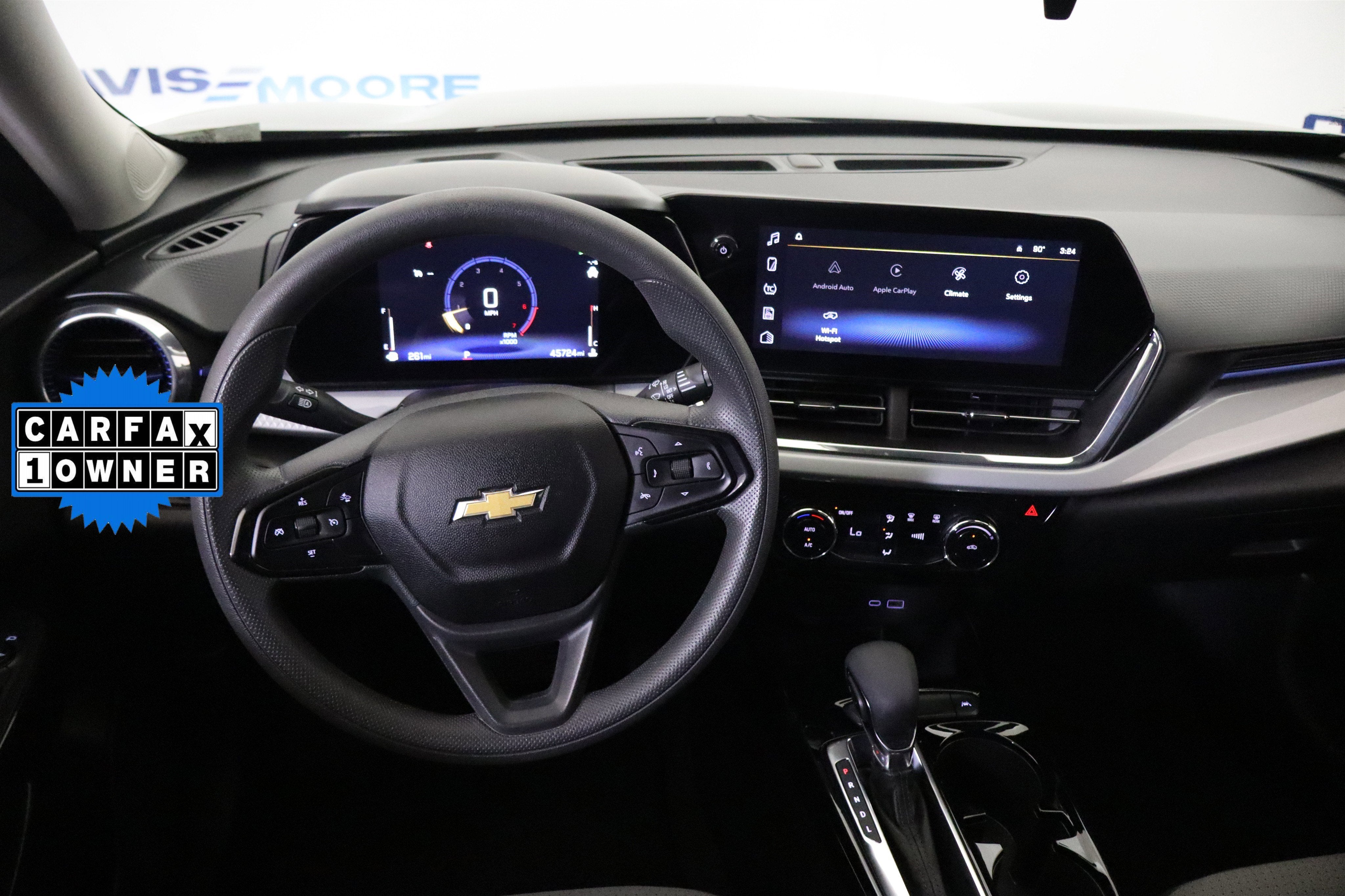 2025 Chevrolet Trax LT - Photo 18