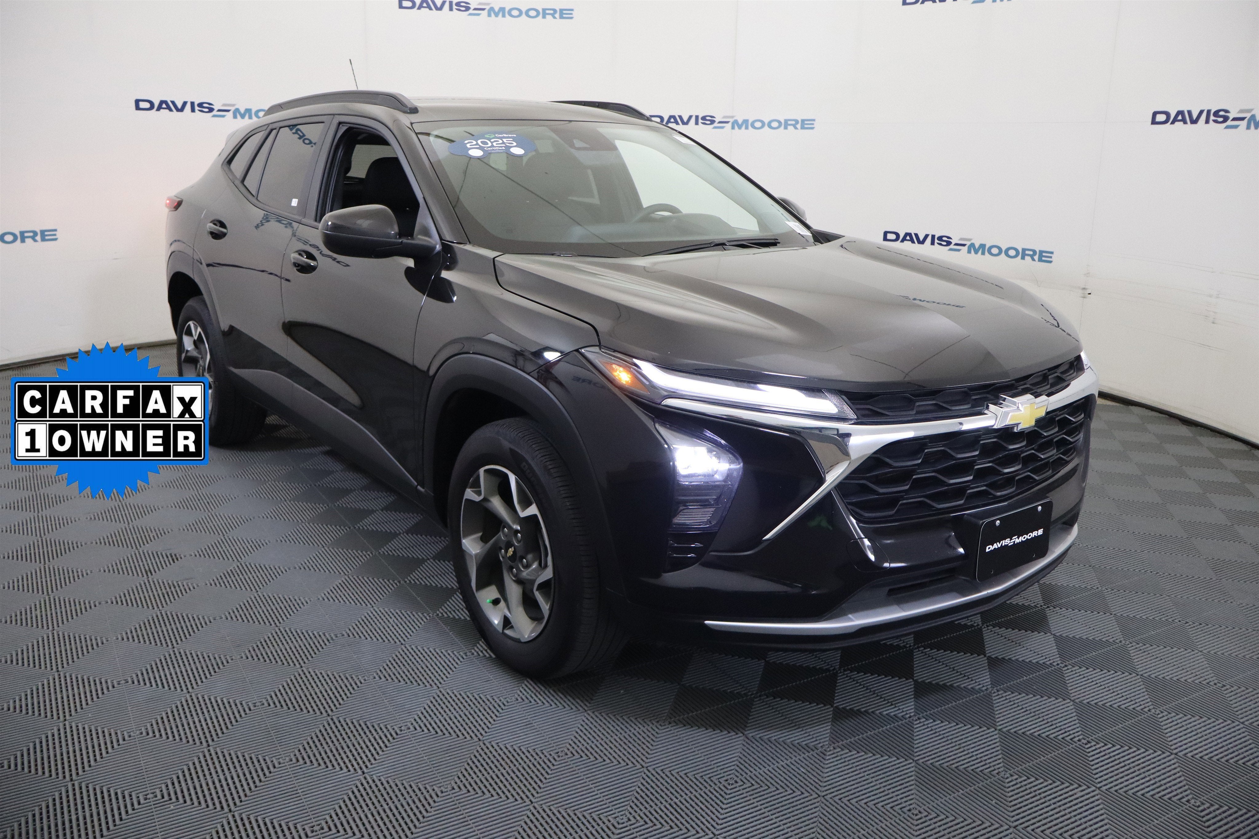 2025 Chevrolet Trax LT - Photo 3