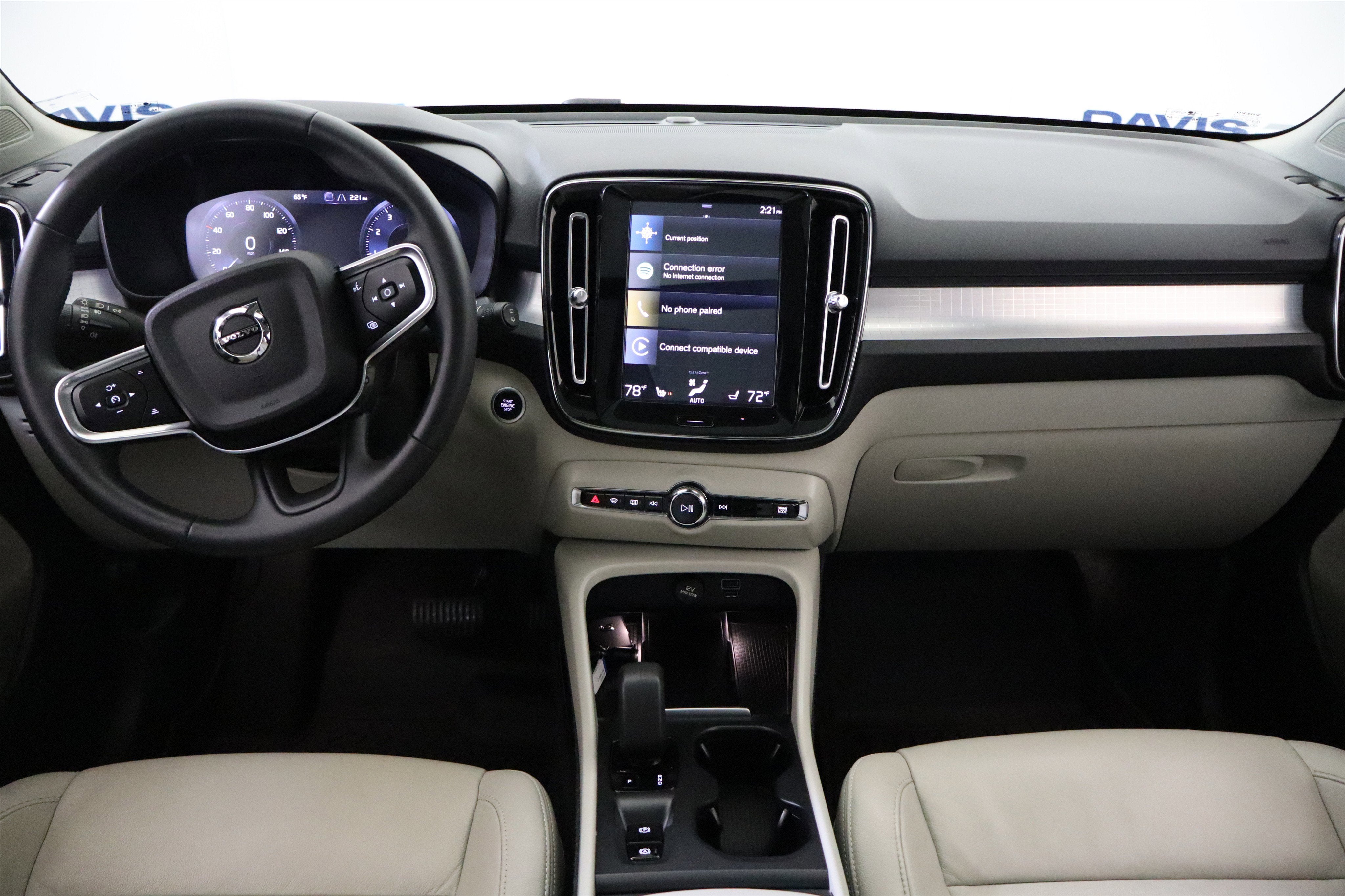 2022 Volvo XC40 Momentum