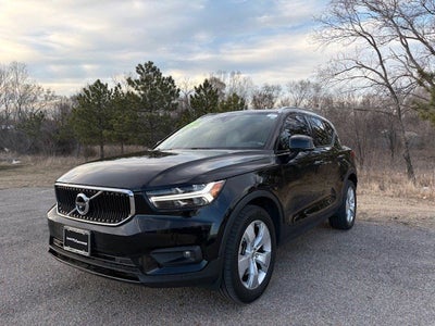 2022 Volvo XC40 Momentum