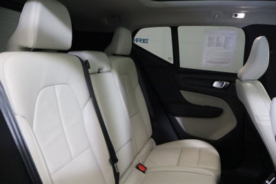 2022 Volvo XC40 Momentum
