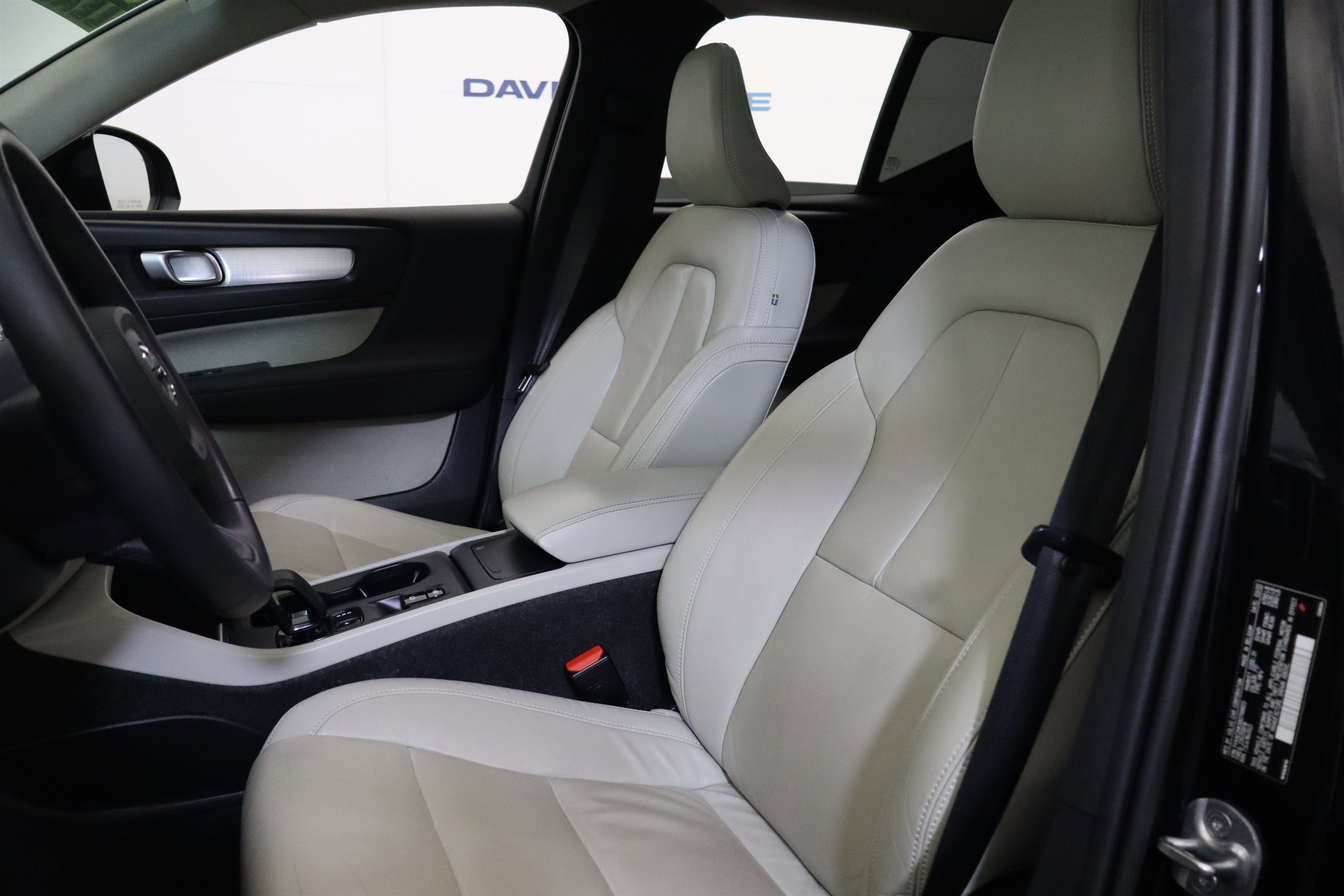 2022 Volvo XC40 Momentum